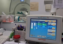 Imagen de archivo de una máquina de resonancia magnética.