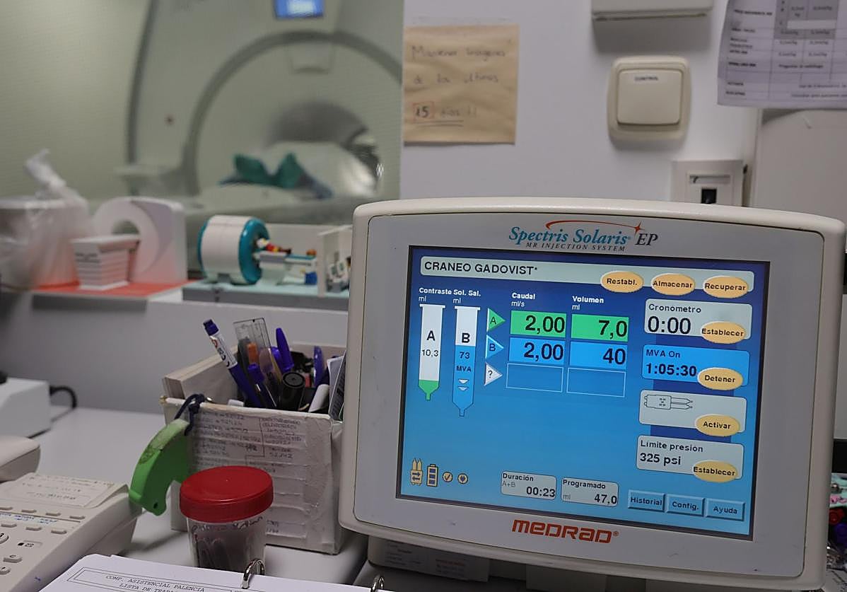 Imagen de archivo de una máquina de resonancia magnética.