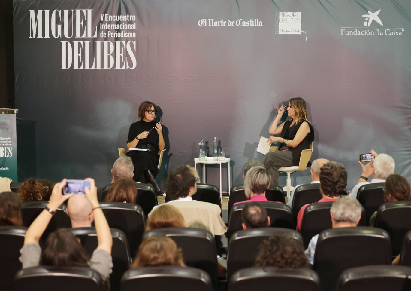 Rosa Palo, columnista de Vocento y Luz Sánchez-Mellado, de El País, durante su charla