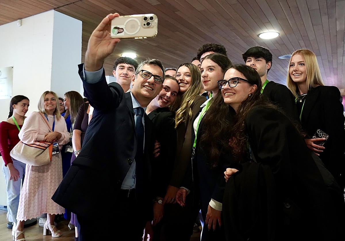 El ministro Bolaños clausuró un foro de Jusitica en León.