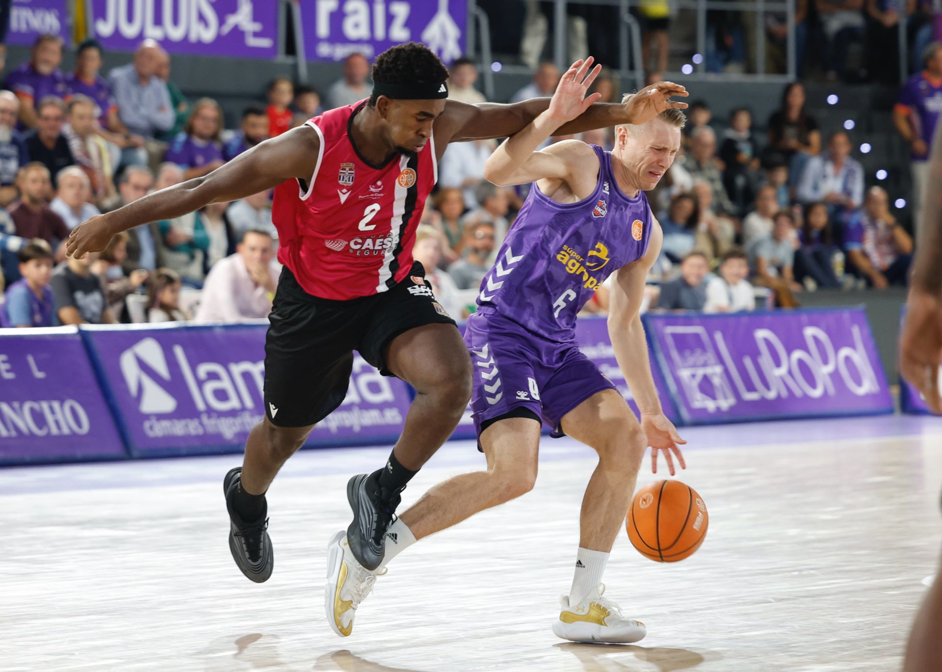 Primera victoria en casa