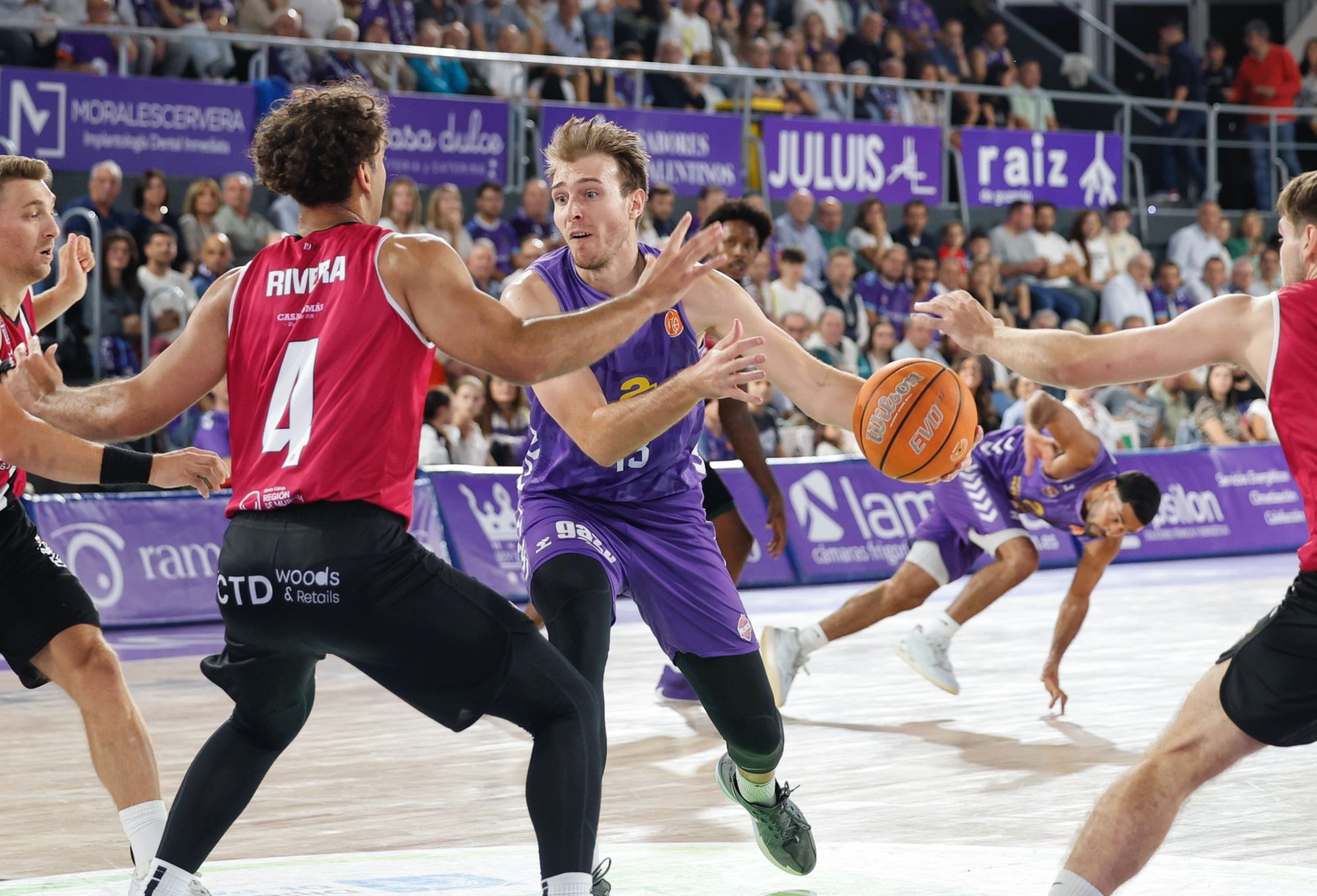 Primera victoria en casa