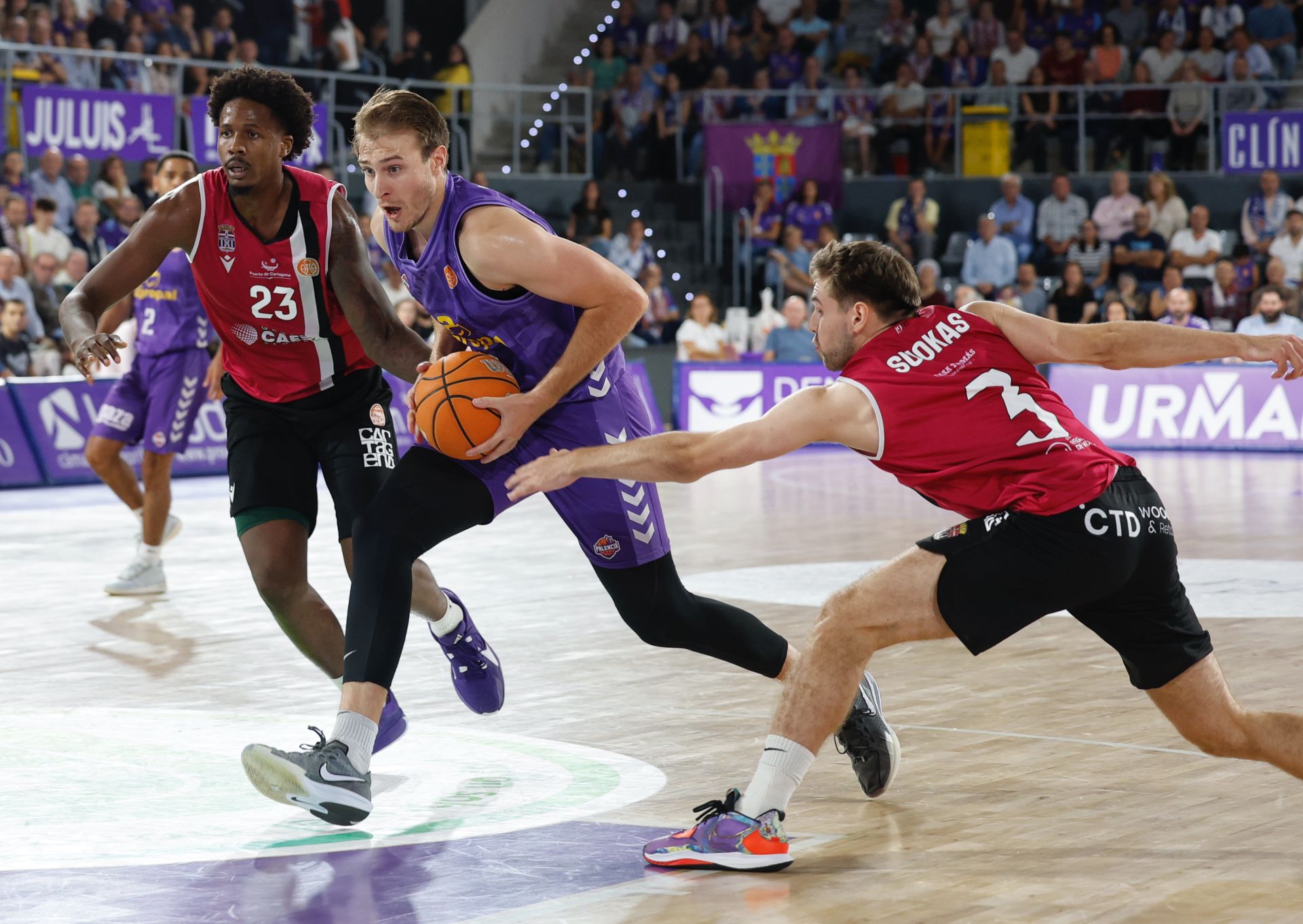 Primera victoria en casa