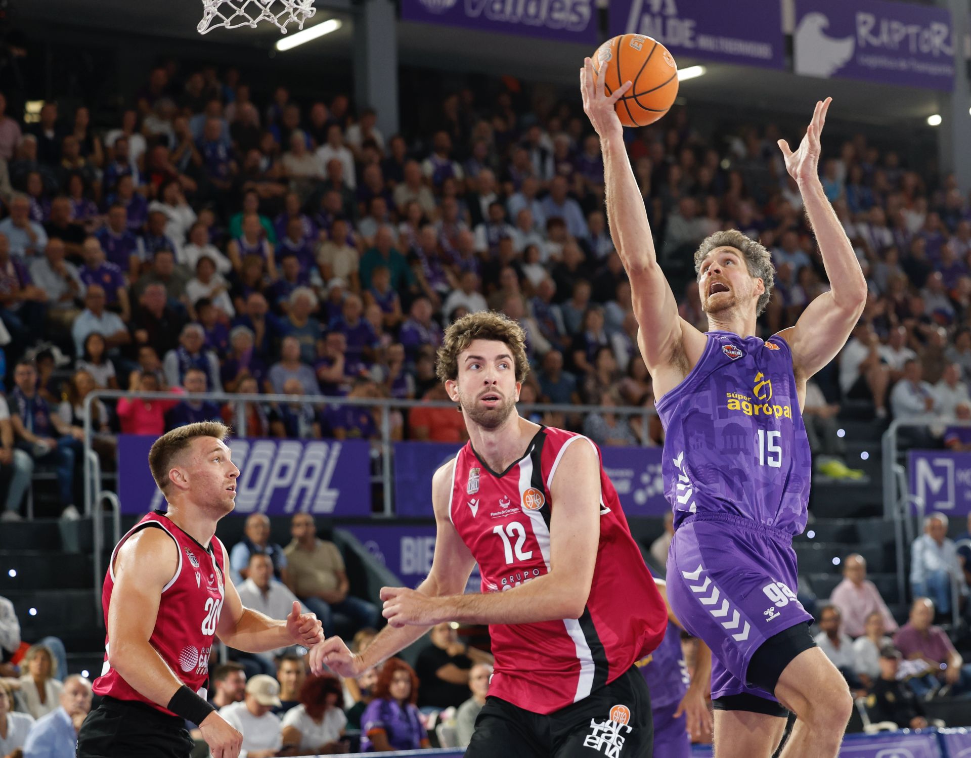 Primera victoria en casa