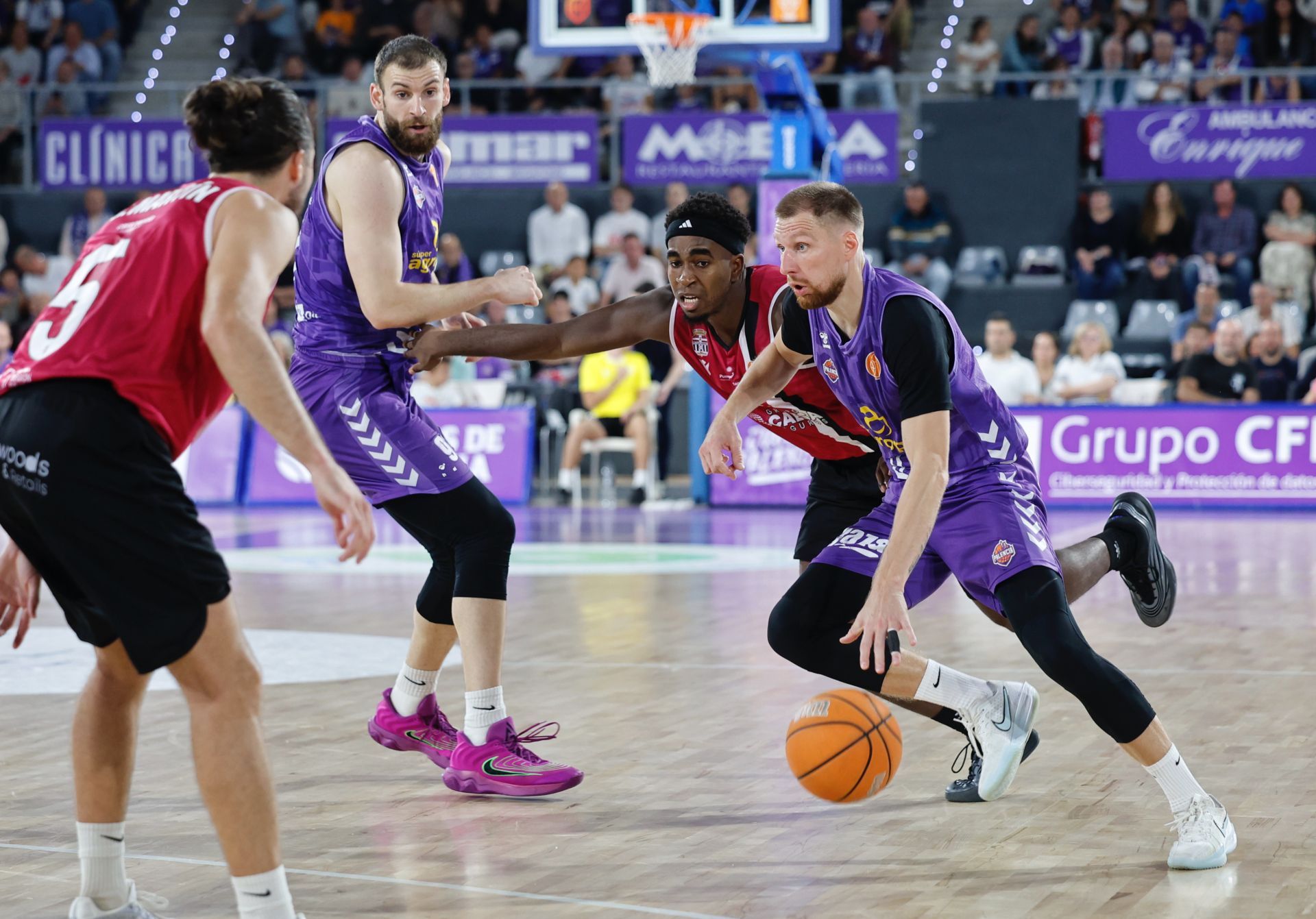 Primera victoria en casa