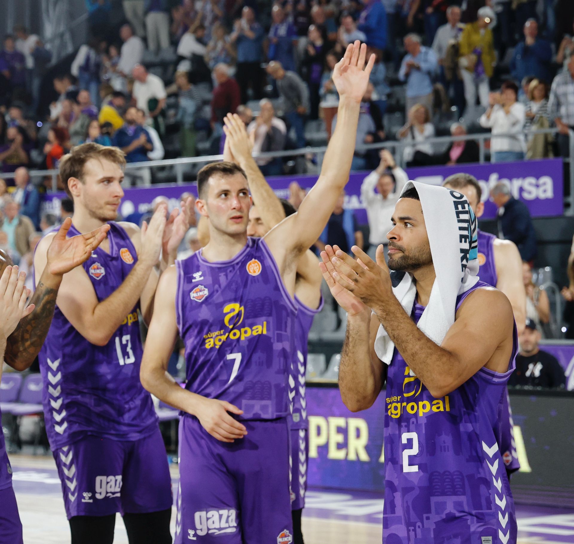 Primera victoria en casa