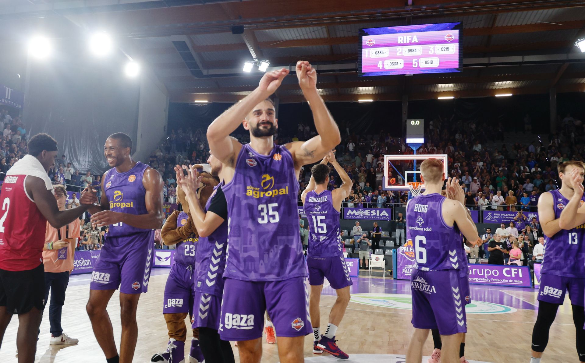 Primera victoria en casa