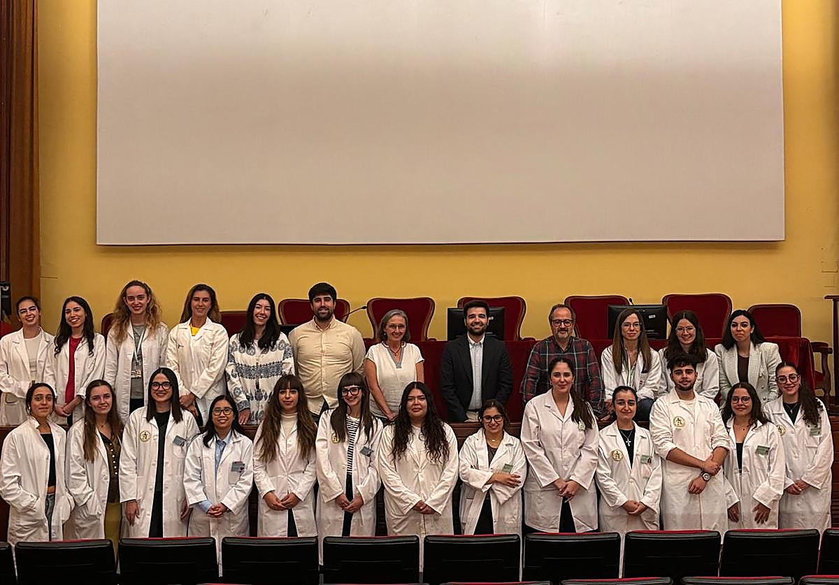 Profesionales sanitarios que participan en el proyecto Cantantes por la Salud.