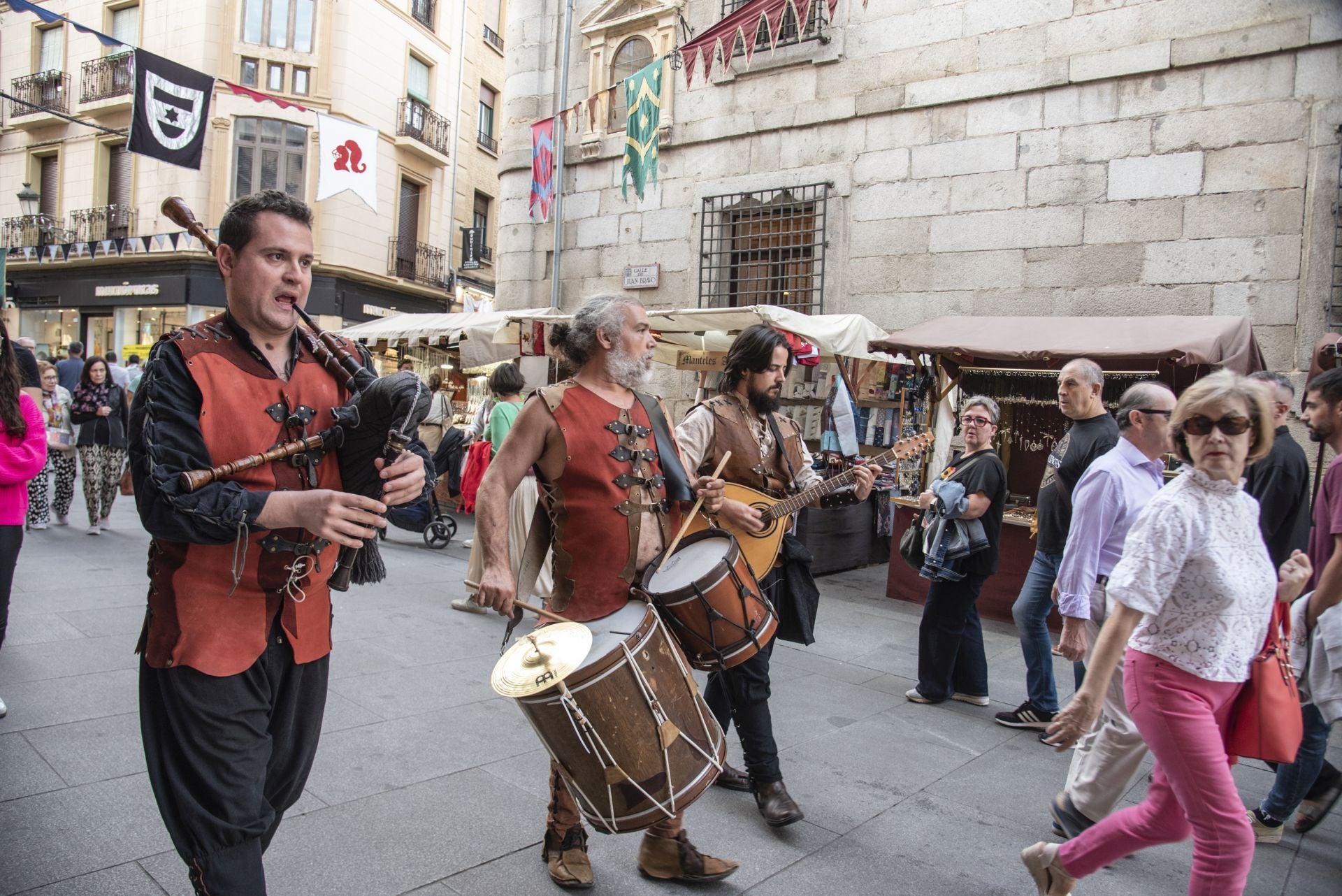 Las horas previas a la proclamación de Isabel, en imágenes
