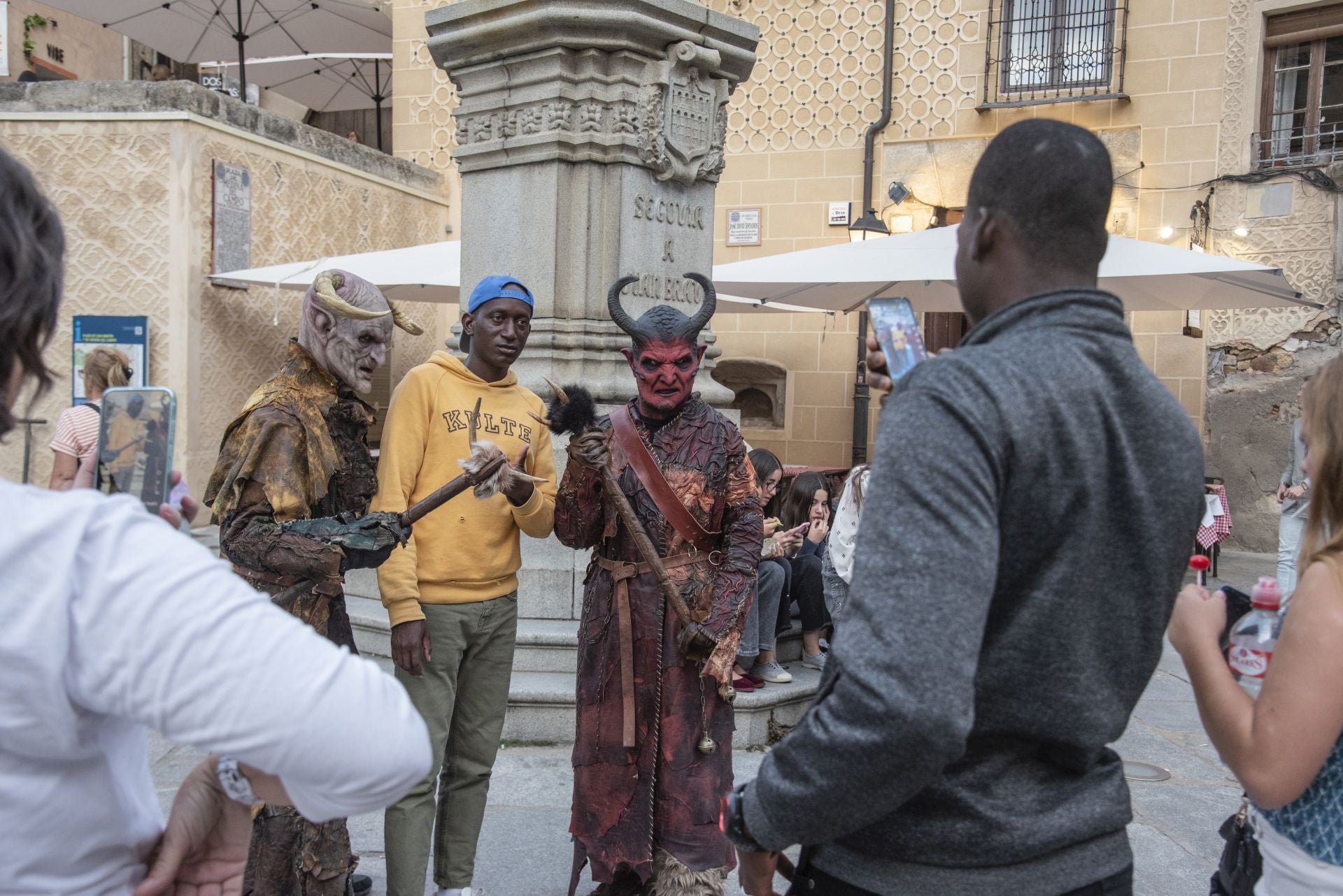 Las horas previas a la proclamación de Isabel, en imágenes