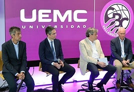 Paco González, a la izquierda, junto a Jesús Zarzuela, Lorenzo Alonso y Mike Hansen.
