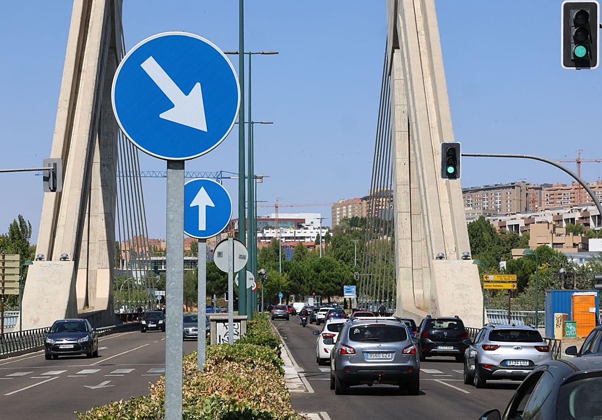 Imagen de archivo del puente de la Hispanidad, donde se ha producido el accidente.