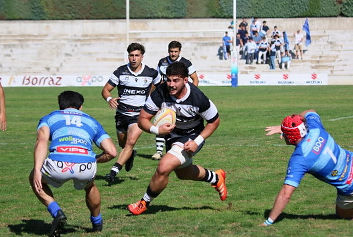 El Salvador logra su primera victoria sufriendo ante el empuje del Cisneros