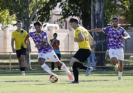 Un jugador del Mojados busca pase.