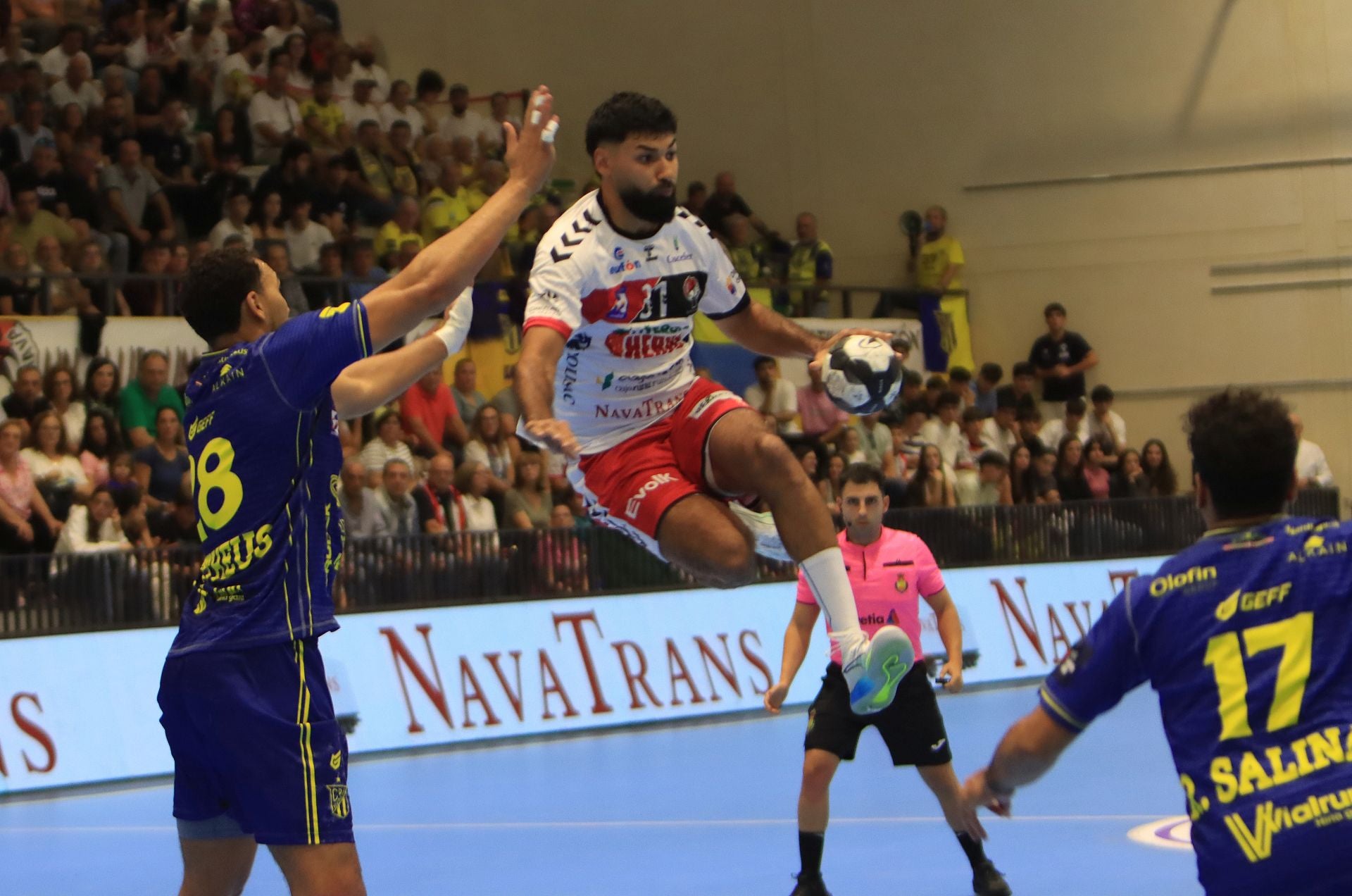 Fotografías de la derrota del Nava frente al Bidasoa Irún