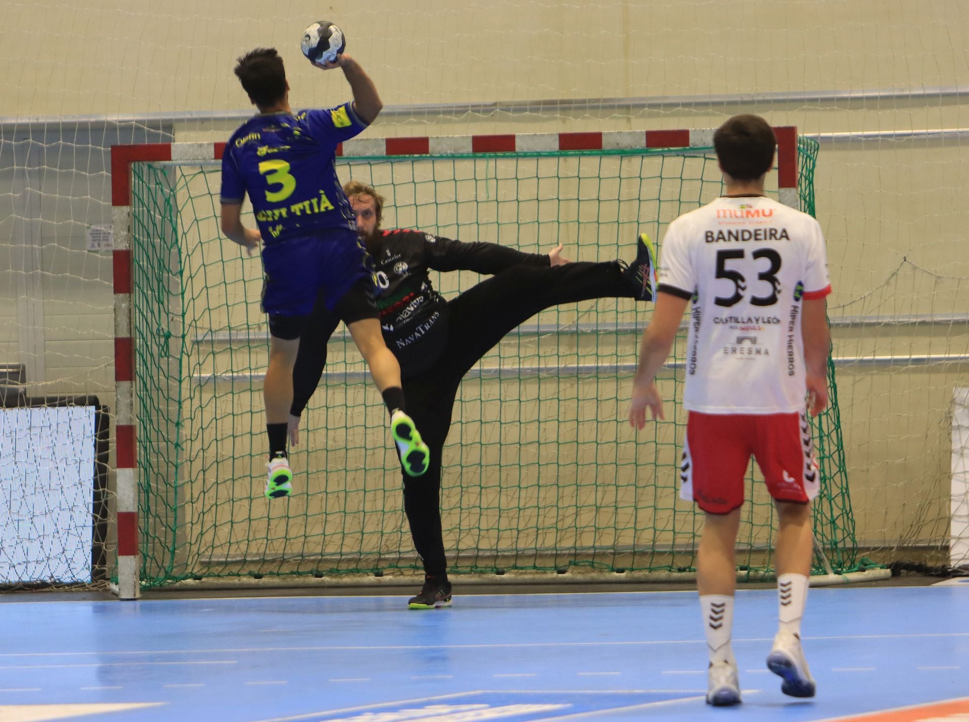 Fotografías de la derrota del Nava frente al Bidasoa Irún