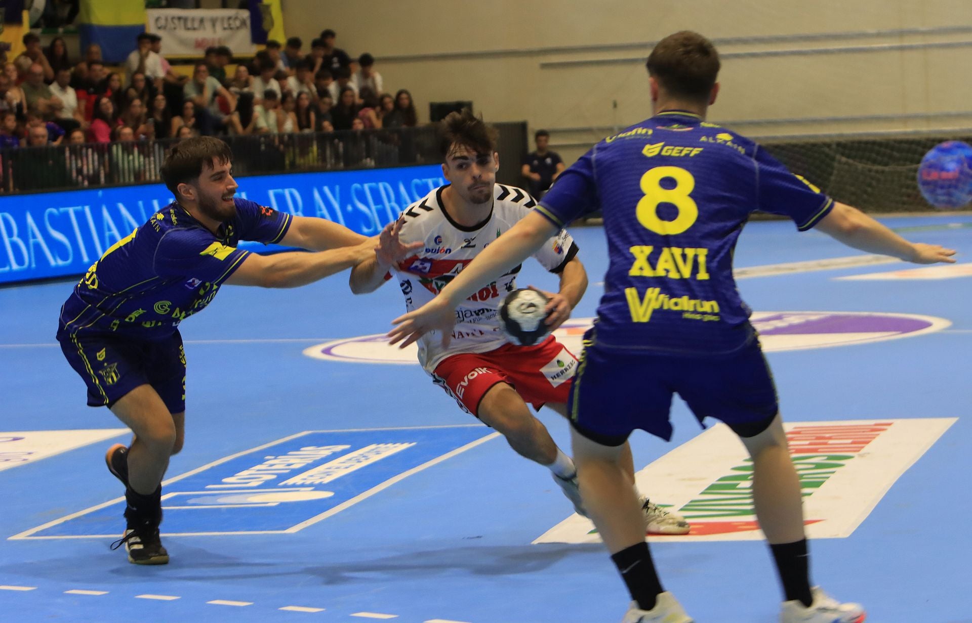 Fotografías de la derrota del Nava frente al Bidasoa Irún