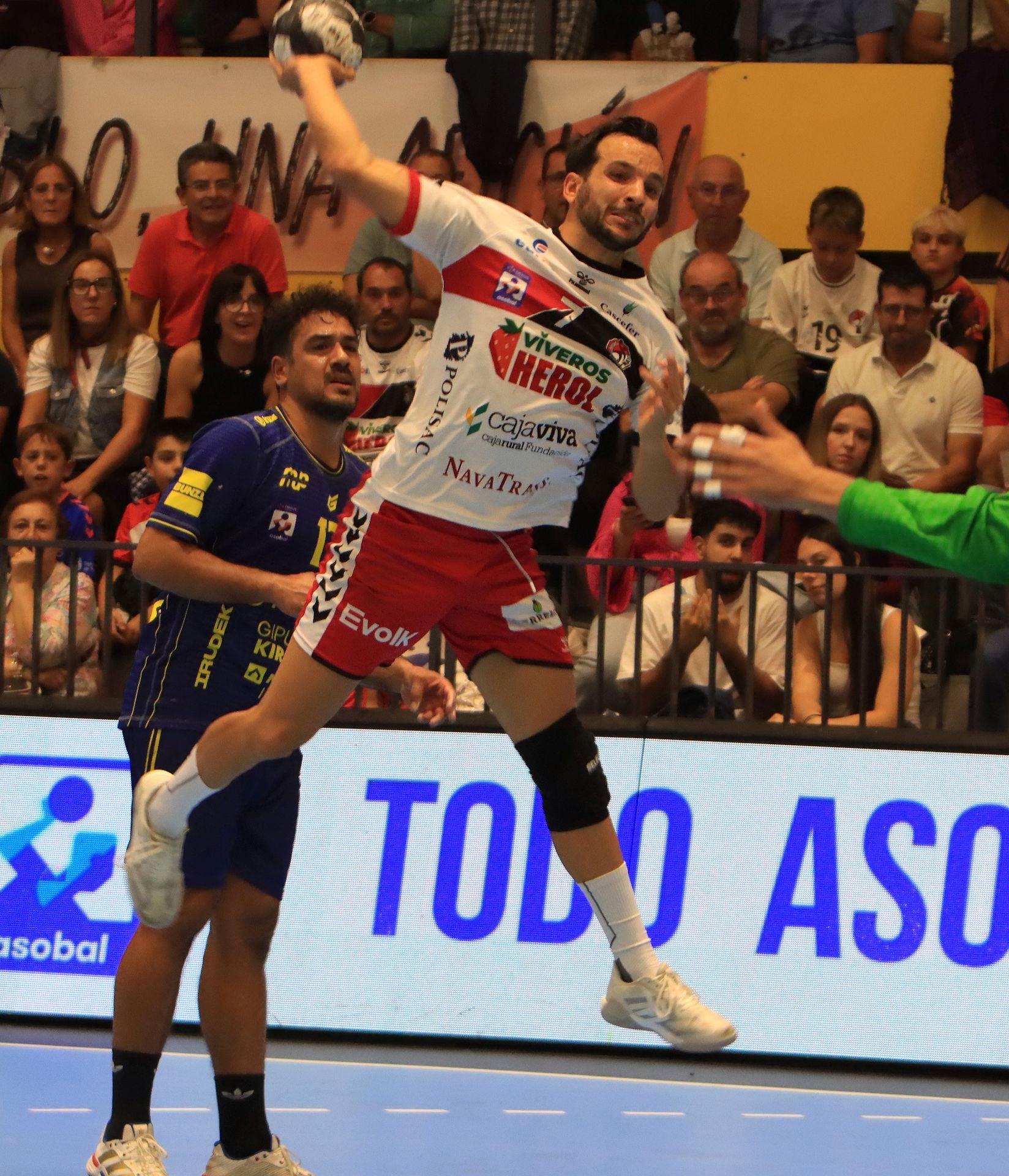 Fotografías de la derrota del Nava frente al Bidasoa Irún