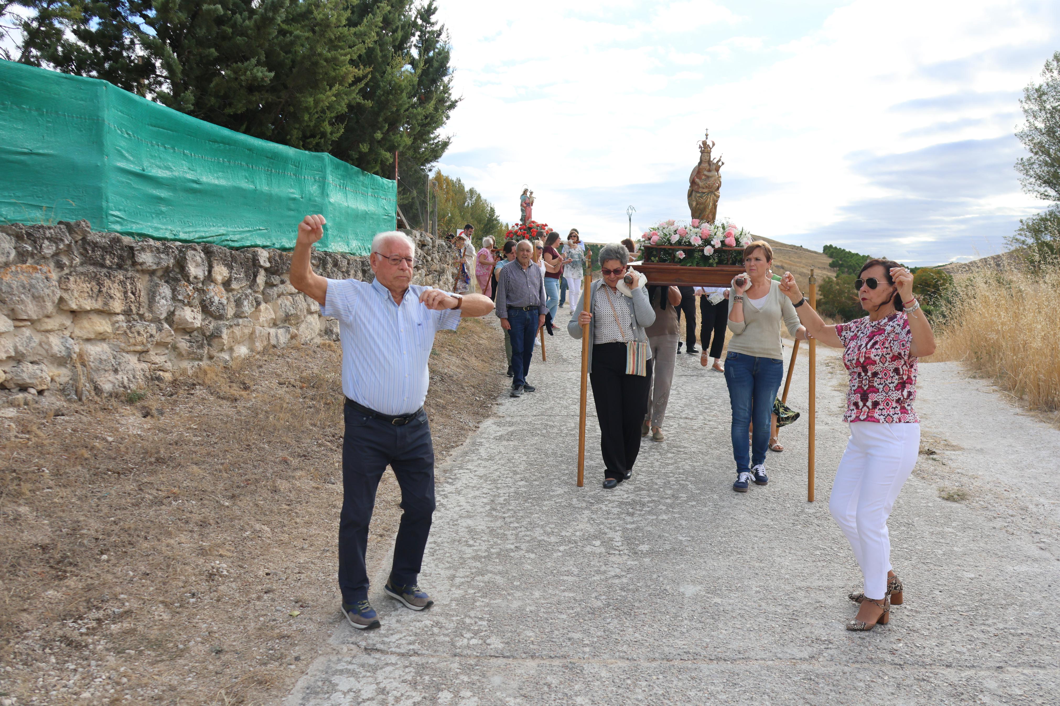 Cobos de Cerrato danza a sus Patronas