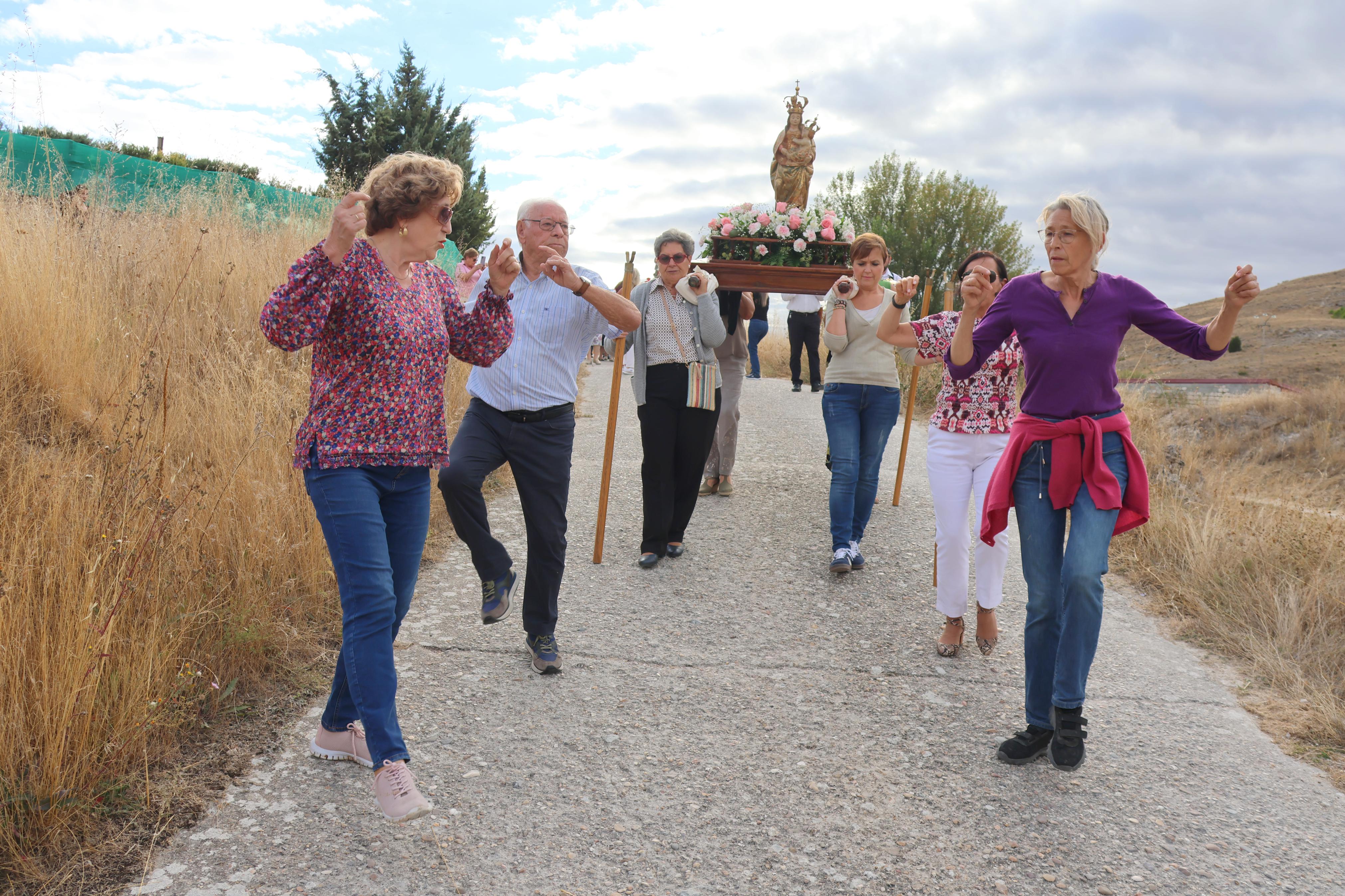 Cobos de Cerrato danza a sus Patronas