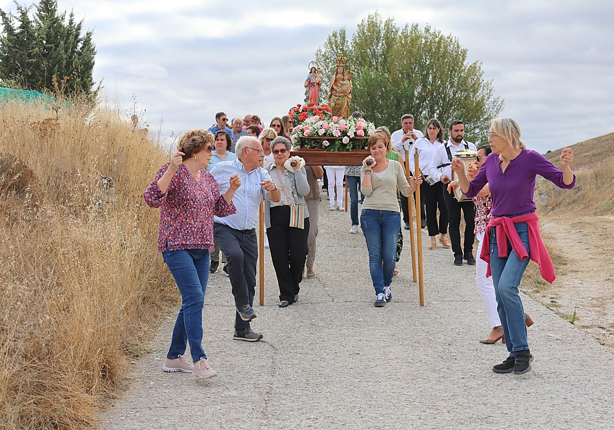 Cobos de Cerrato danza a sus Patronas