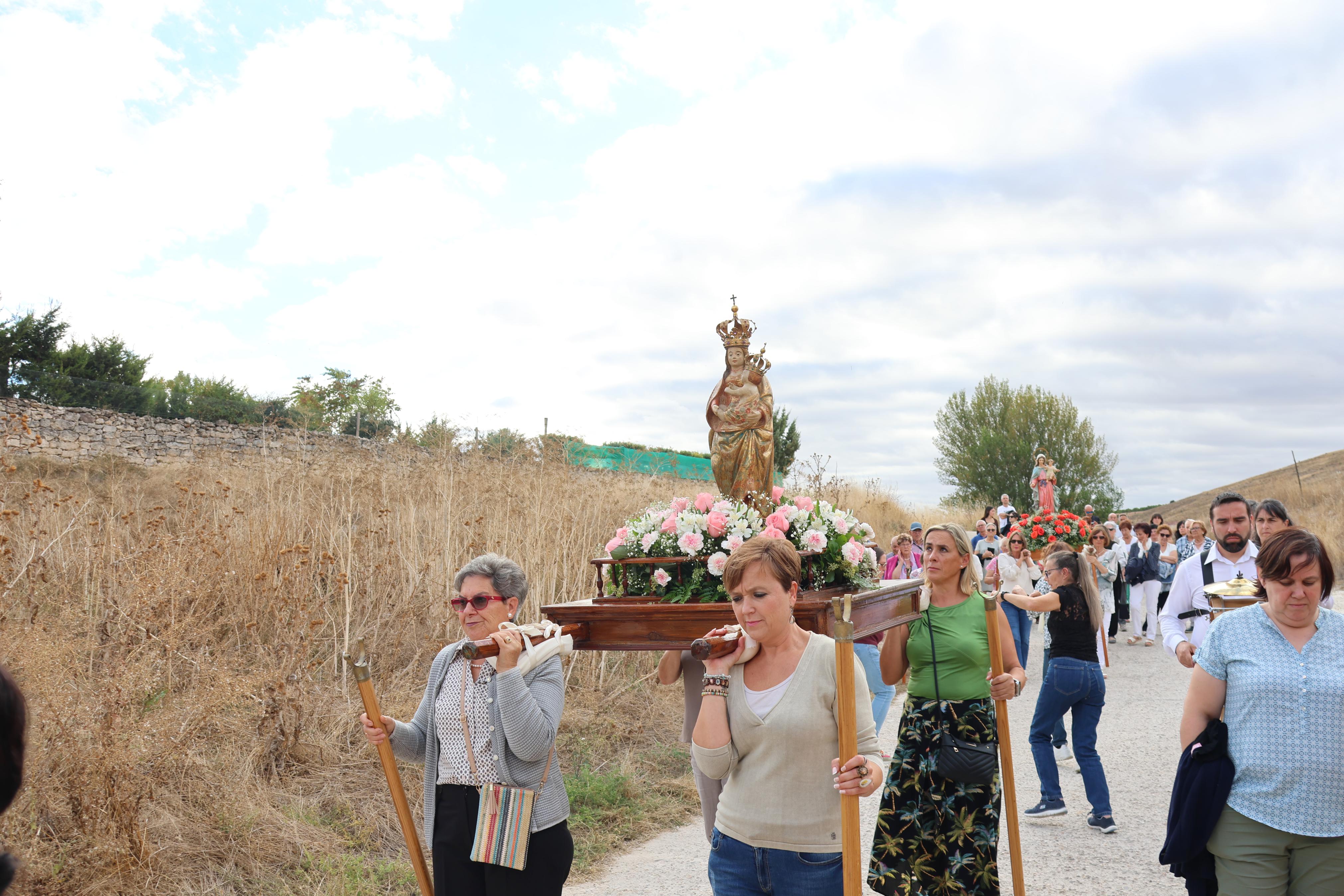 Cobos de Cerrato danza a sus Patronas