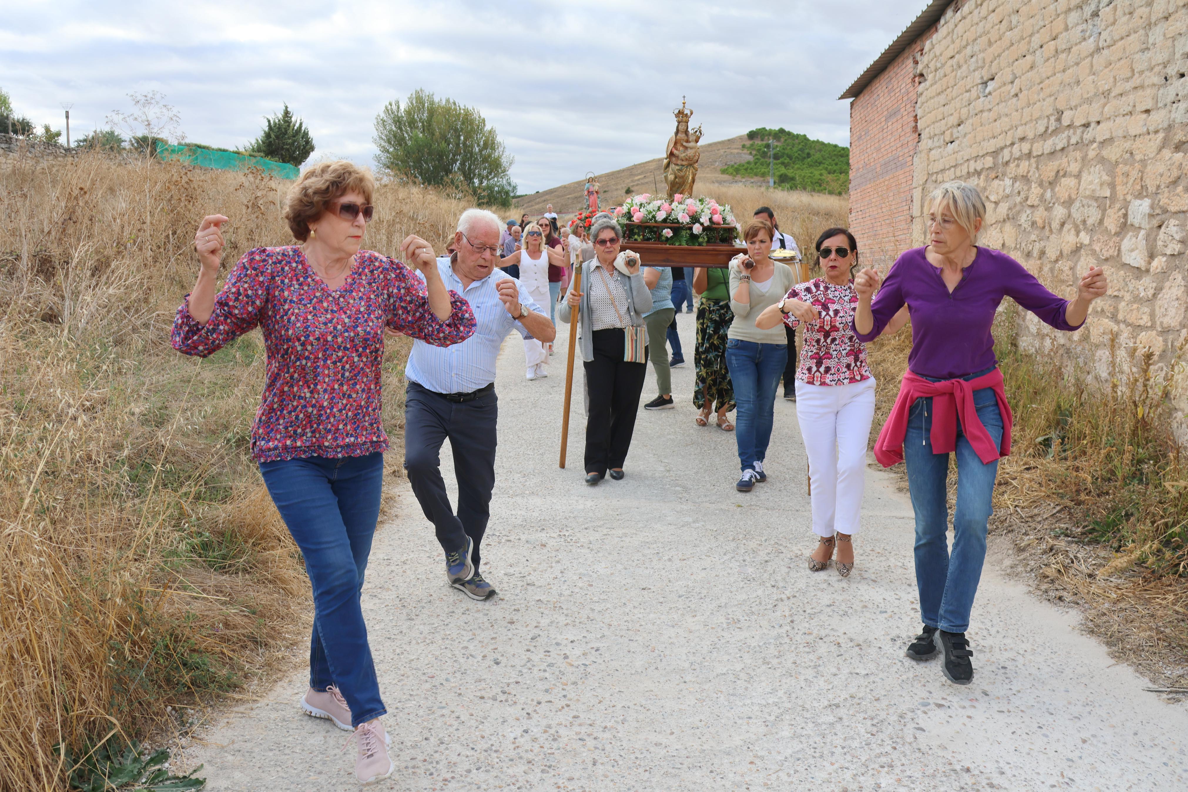 Cobos de Cerrato danza a sus Patronas
