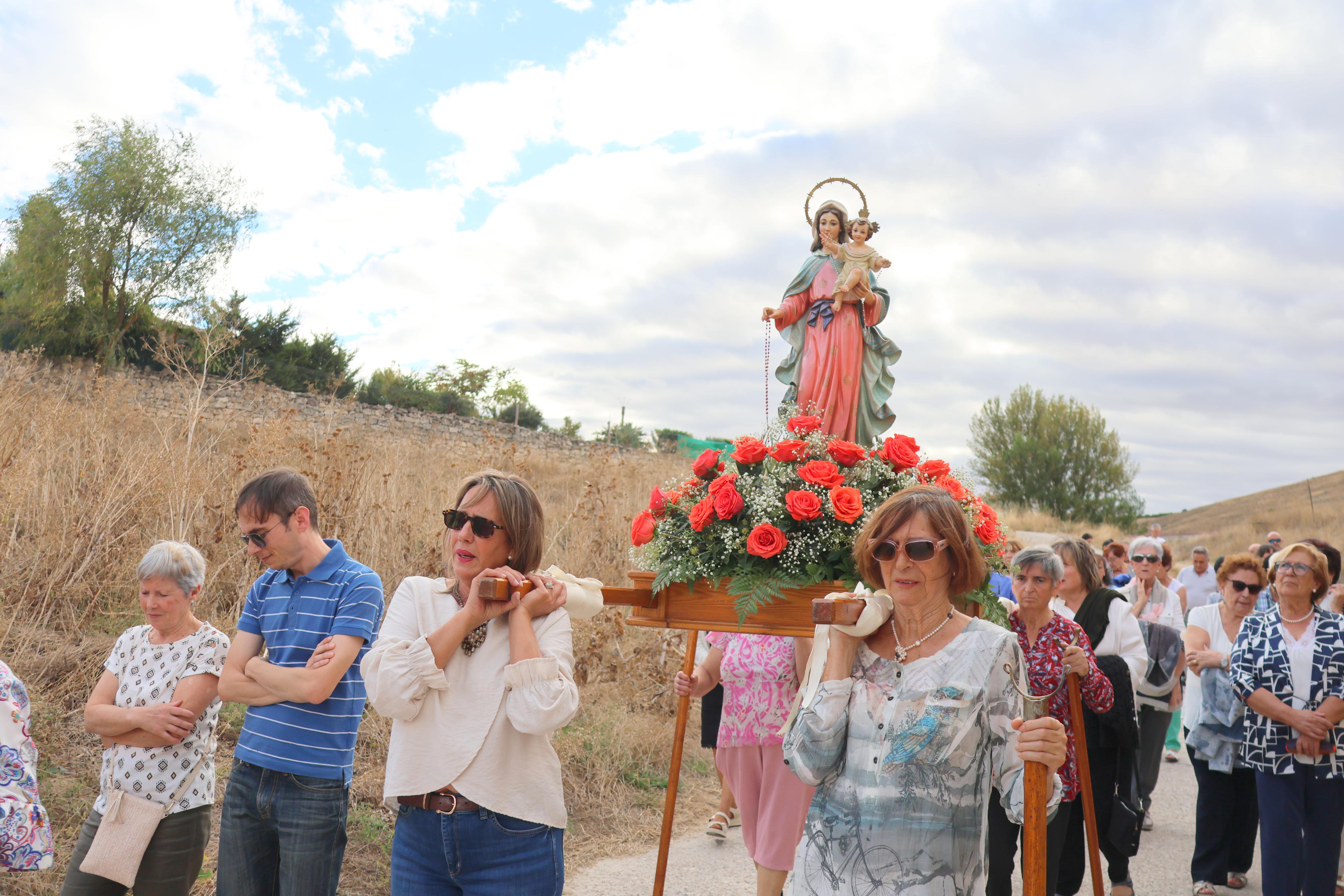 Cobos de Cerrato danza a sus Patronas