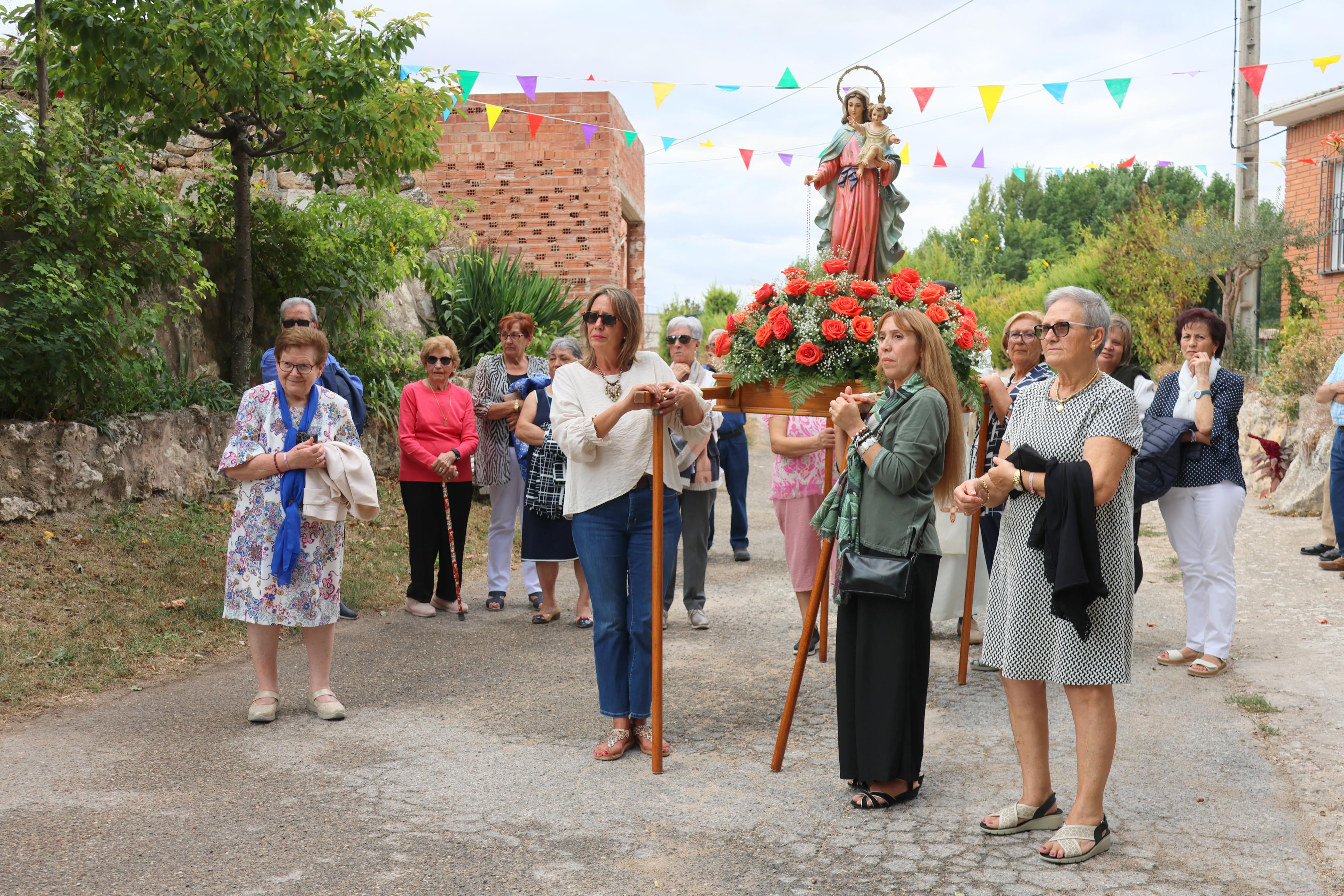 Cobos de Cerrato danza a sus Patronas