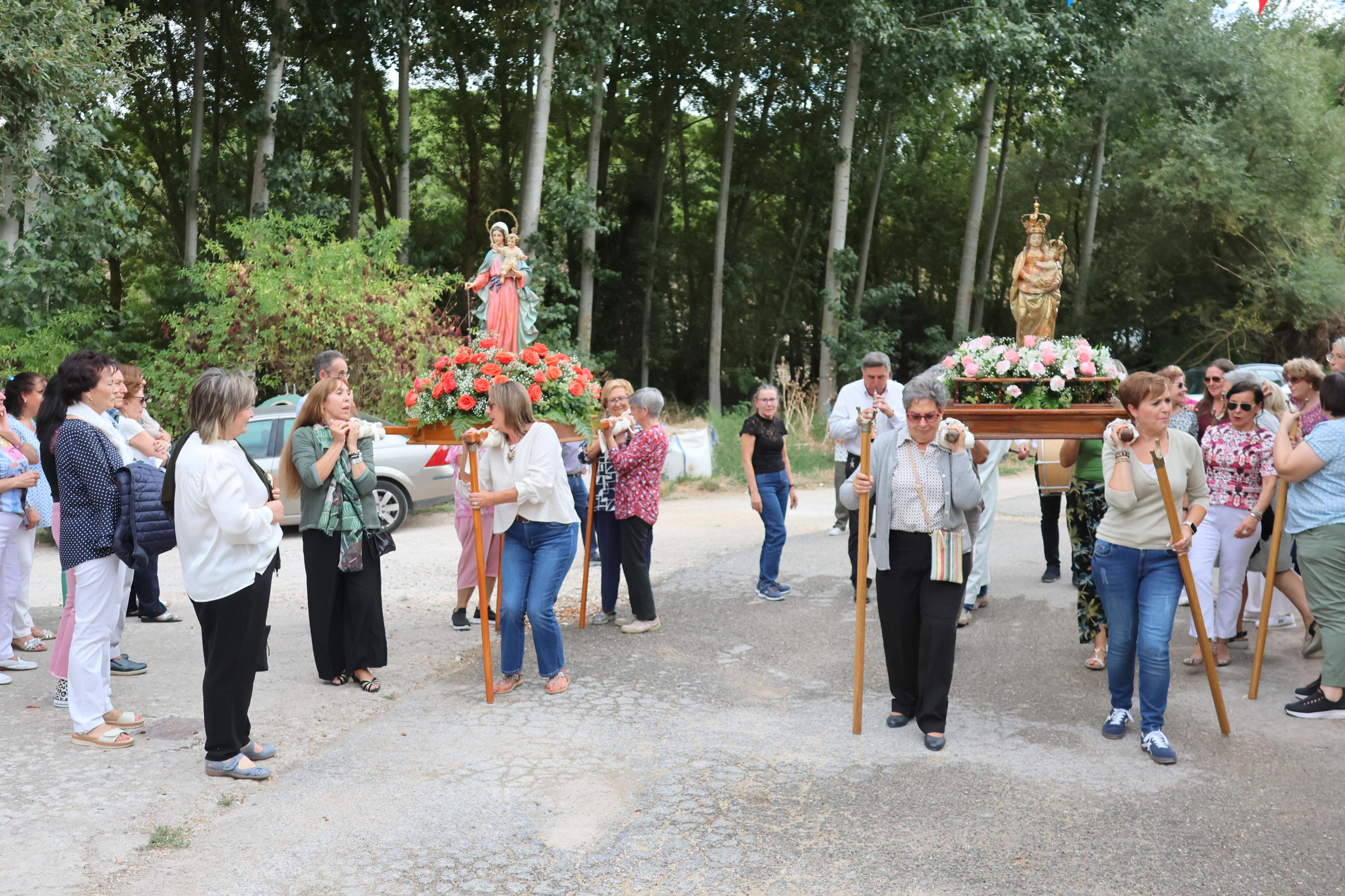 Cobos de Cerrato danza a sus Patronas