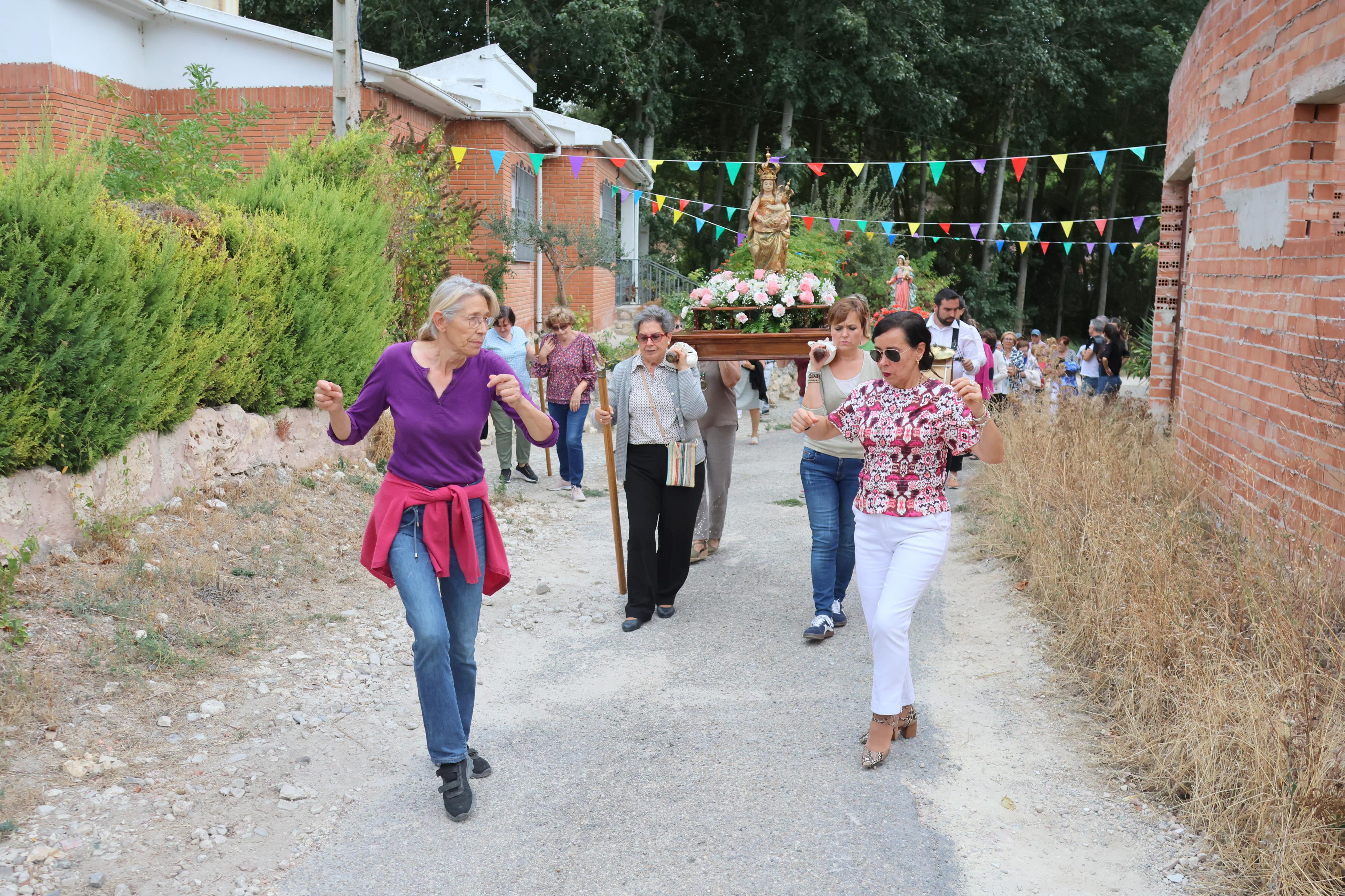 Cobos de Cerrato danza a sus Patronas