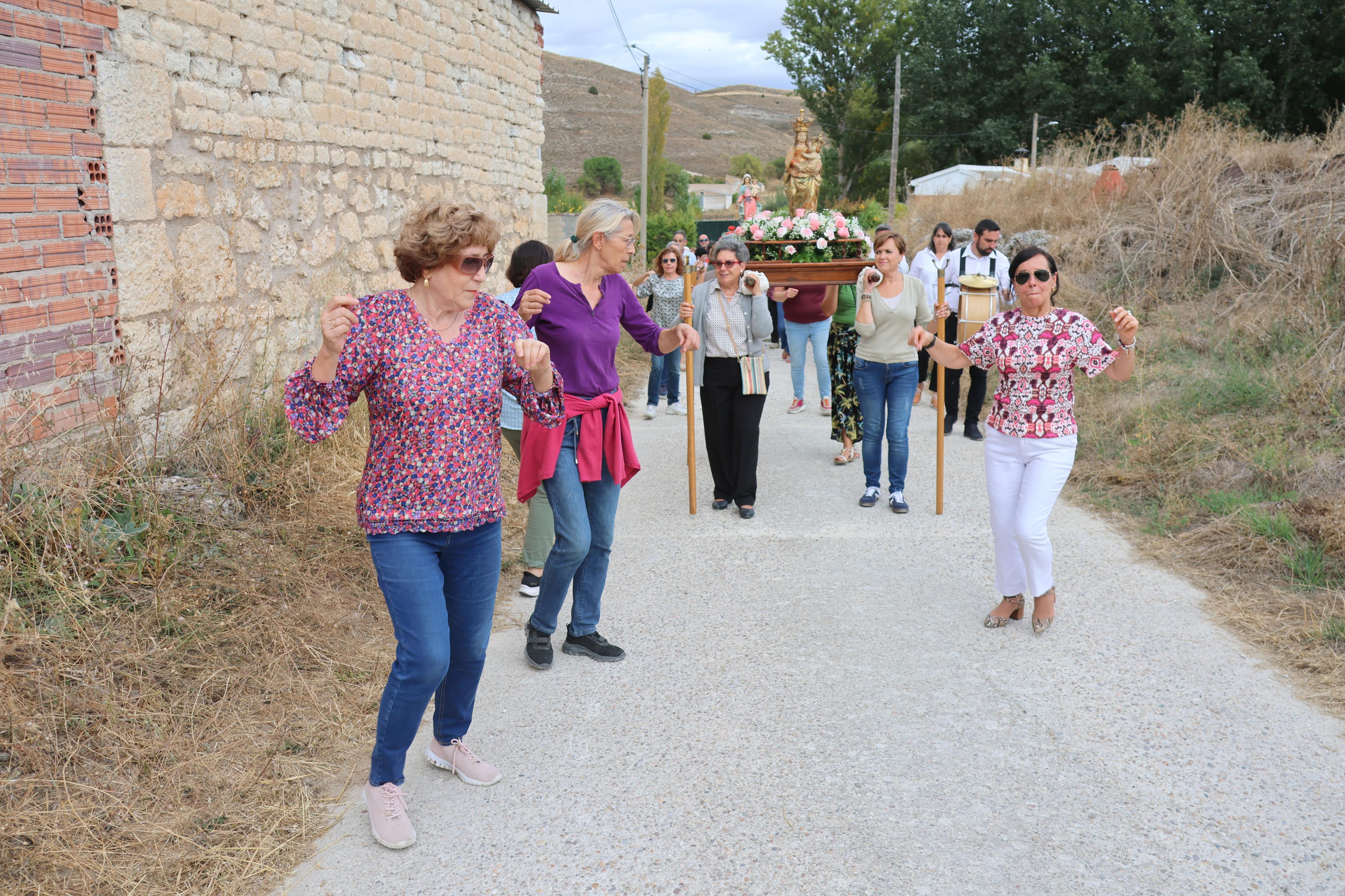 Cobos de Cerrato danza a sus Patronas