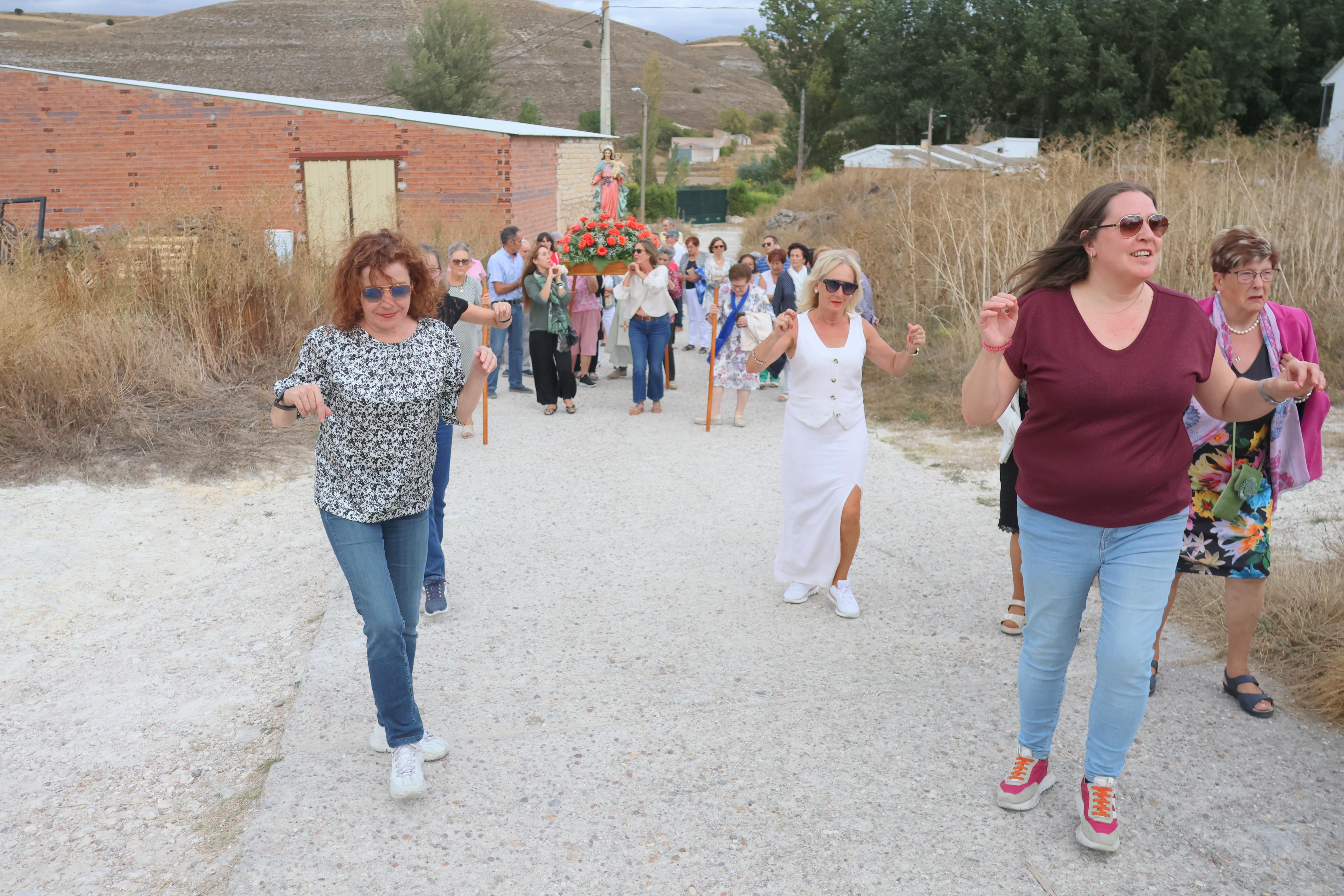 Cobos de Cerrato danza a sus Patronas