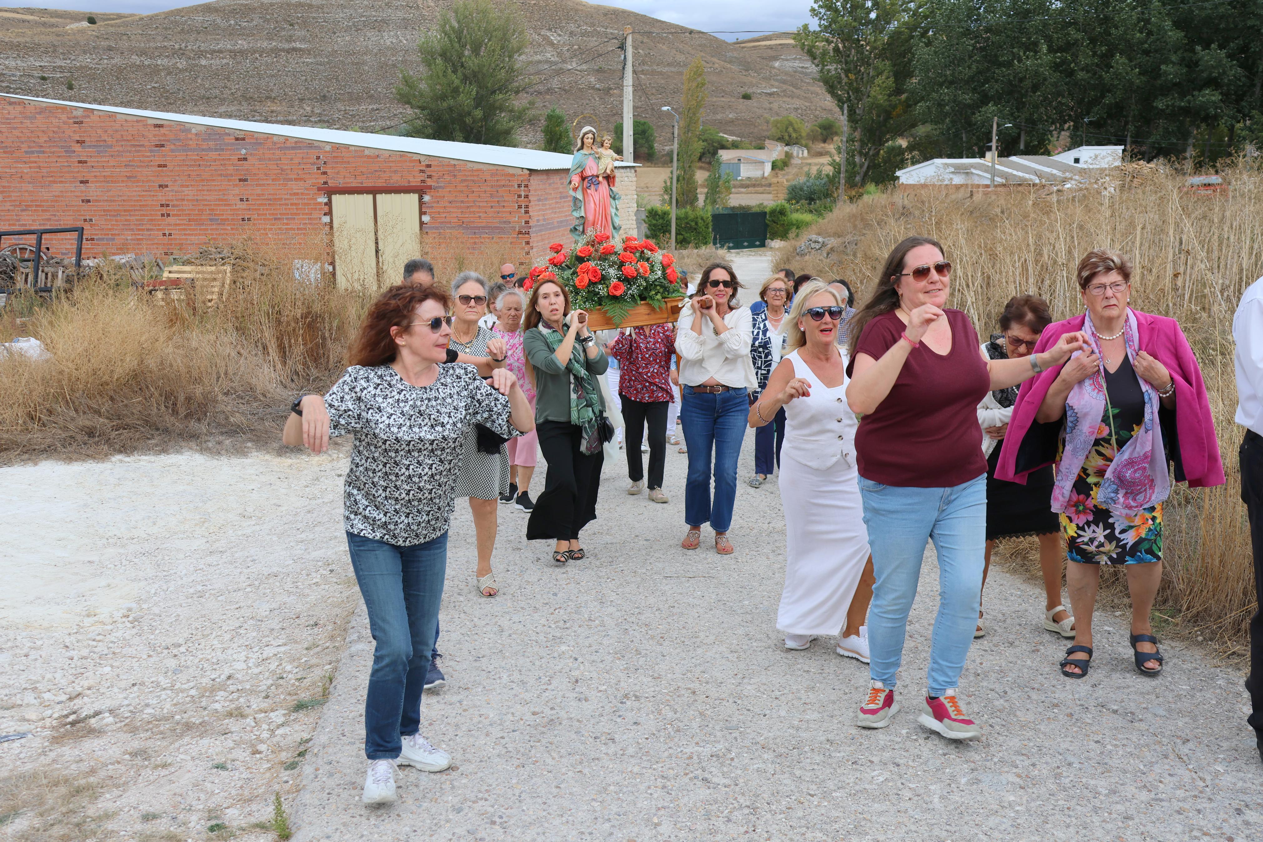Cobos de Cerrato danza a sus Patronas