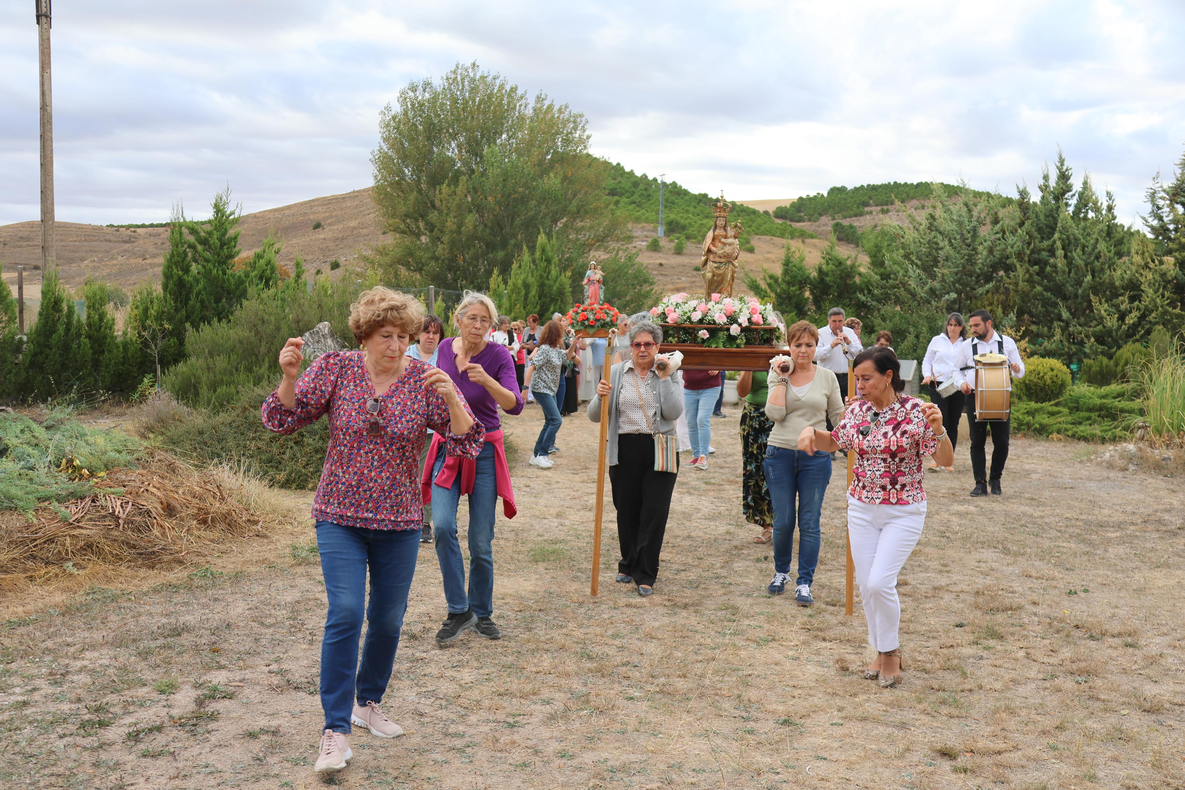 Cobos de Cerrato danza a sus Patronas