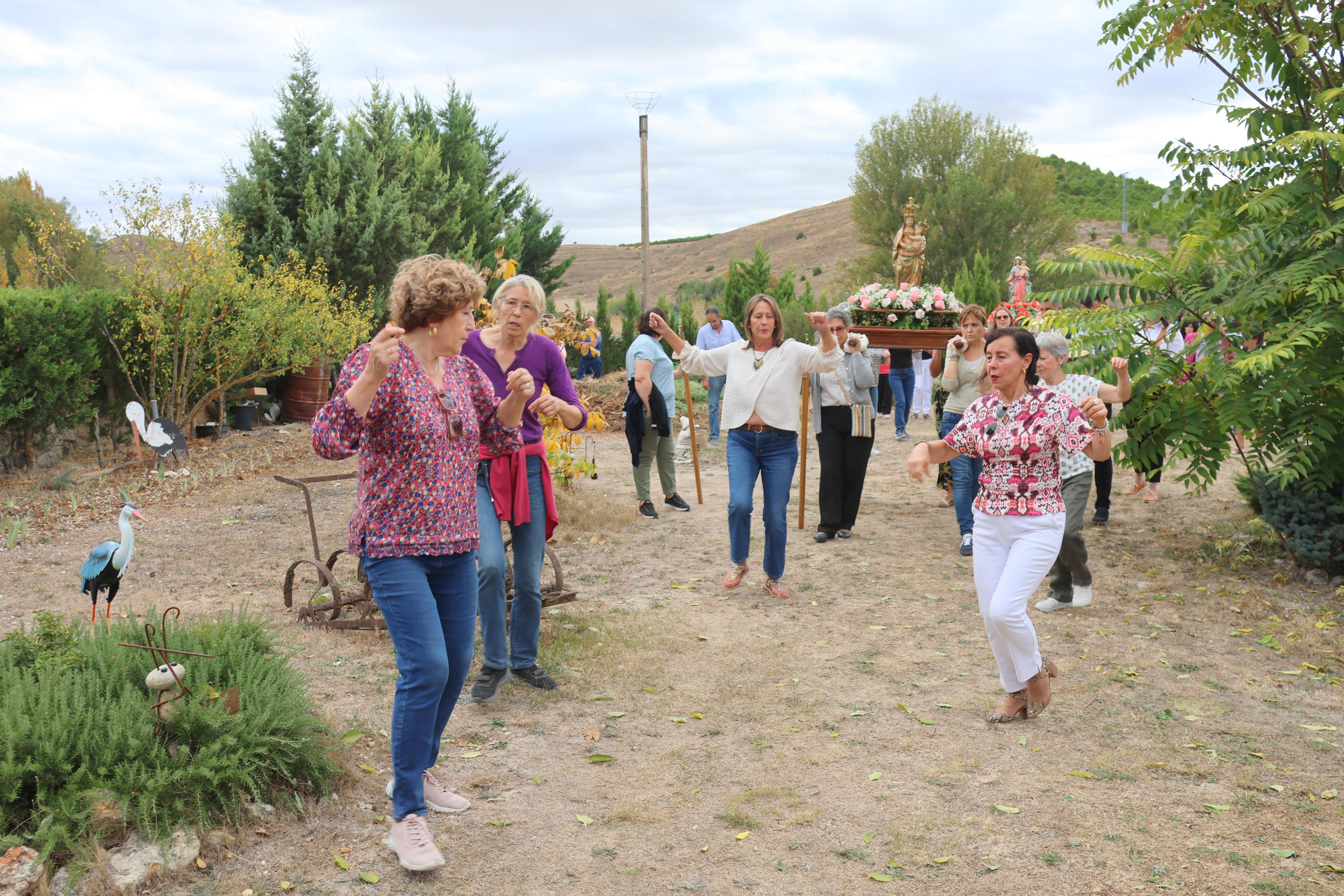 Cobos de Cerrato danza a sus Patronas