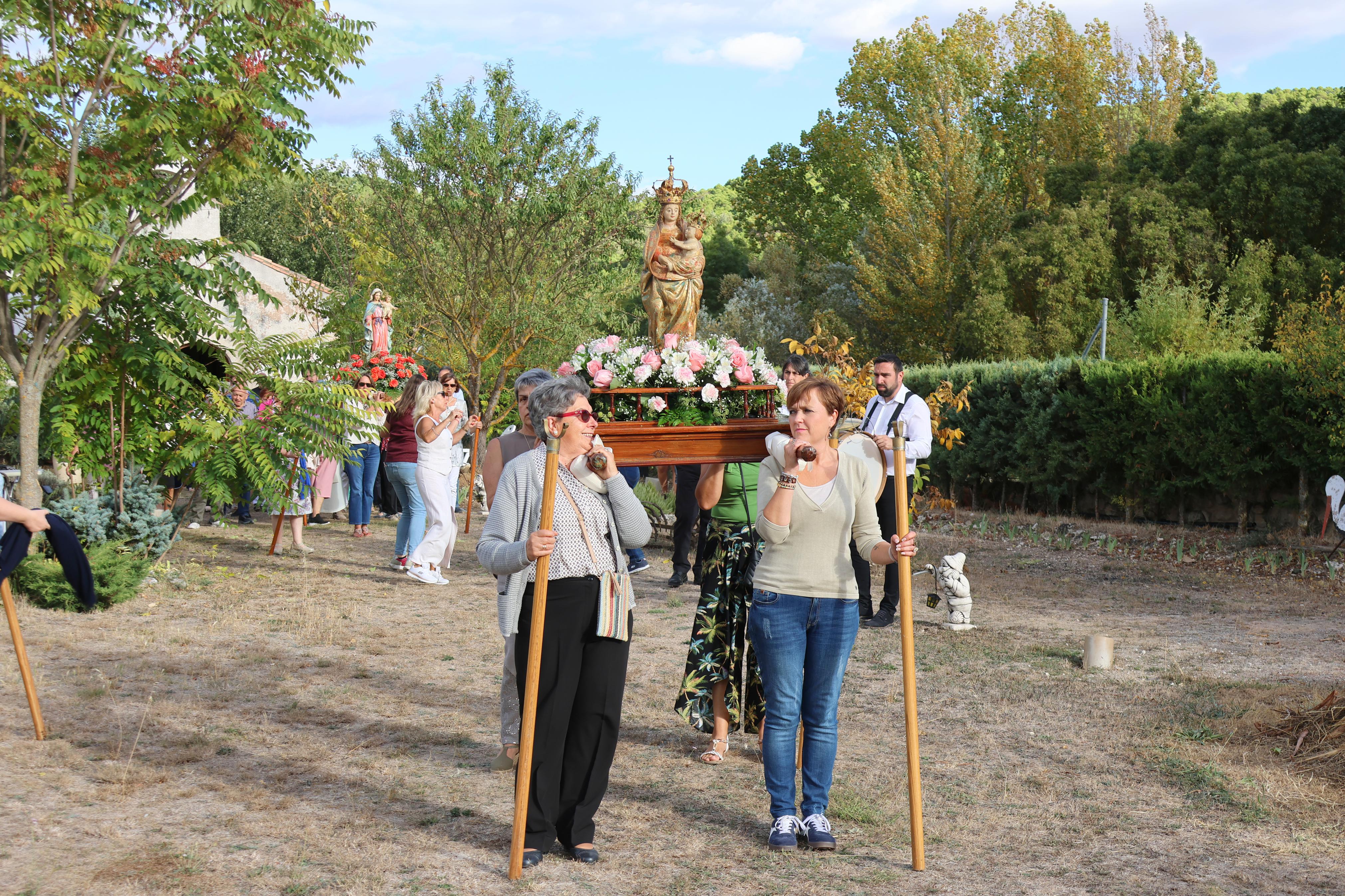 Cobos de Cerrato danza a sus Patronas