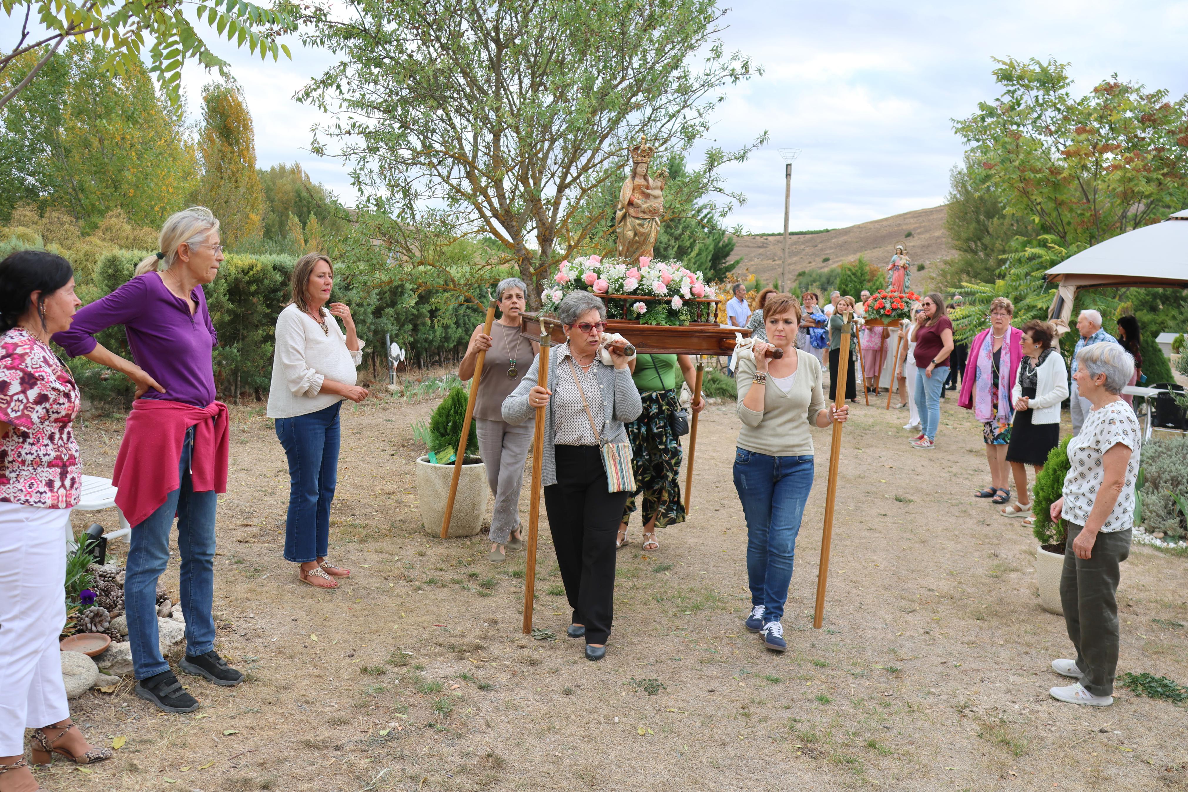 Cobos de Cerrato danza a sus Patronas