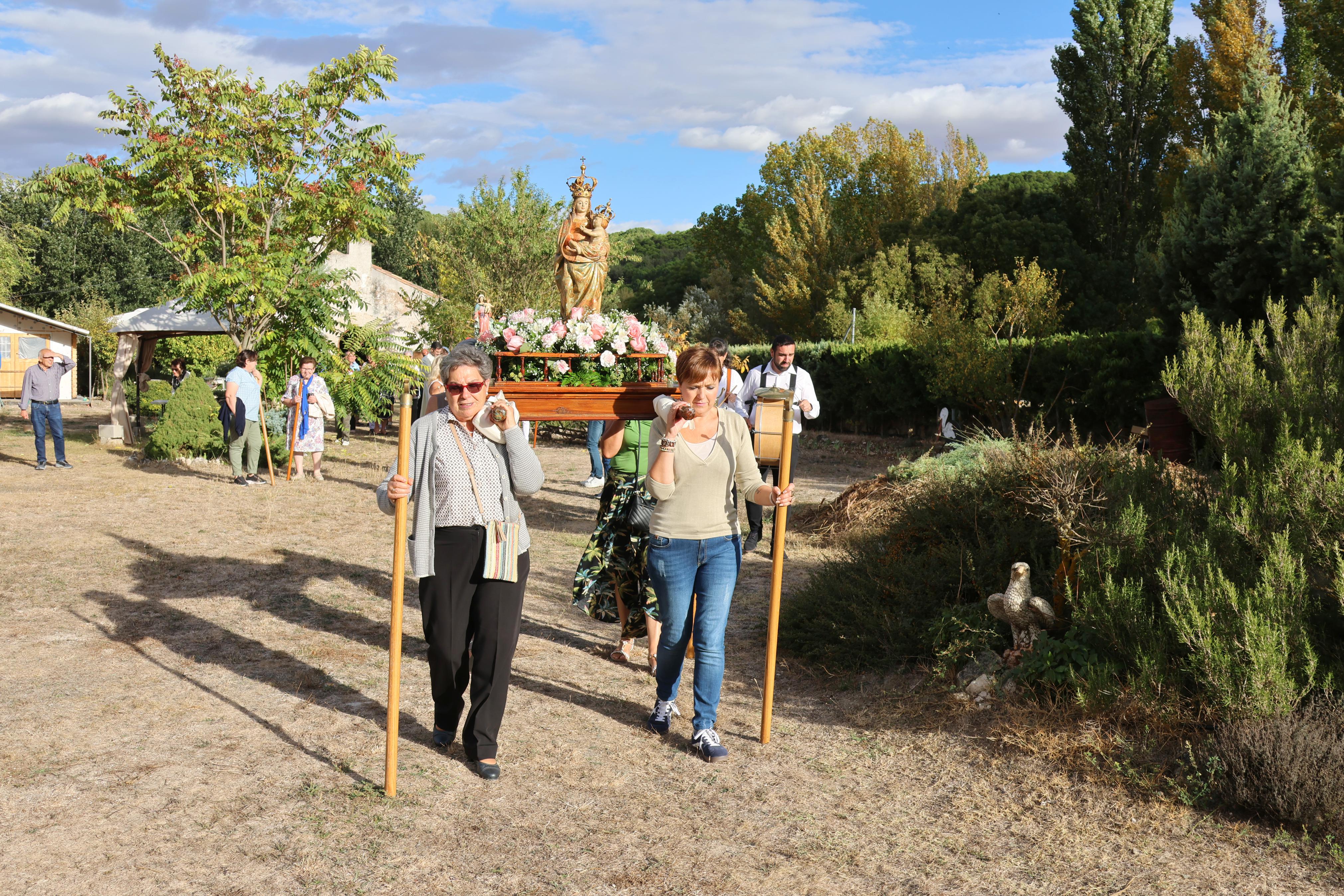 Cobos de Cerrato danza a sus Patronas