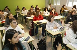 Clase de segundo de Bachillerato de Investigación en Humanidades en el Alonso Berruguete.
