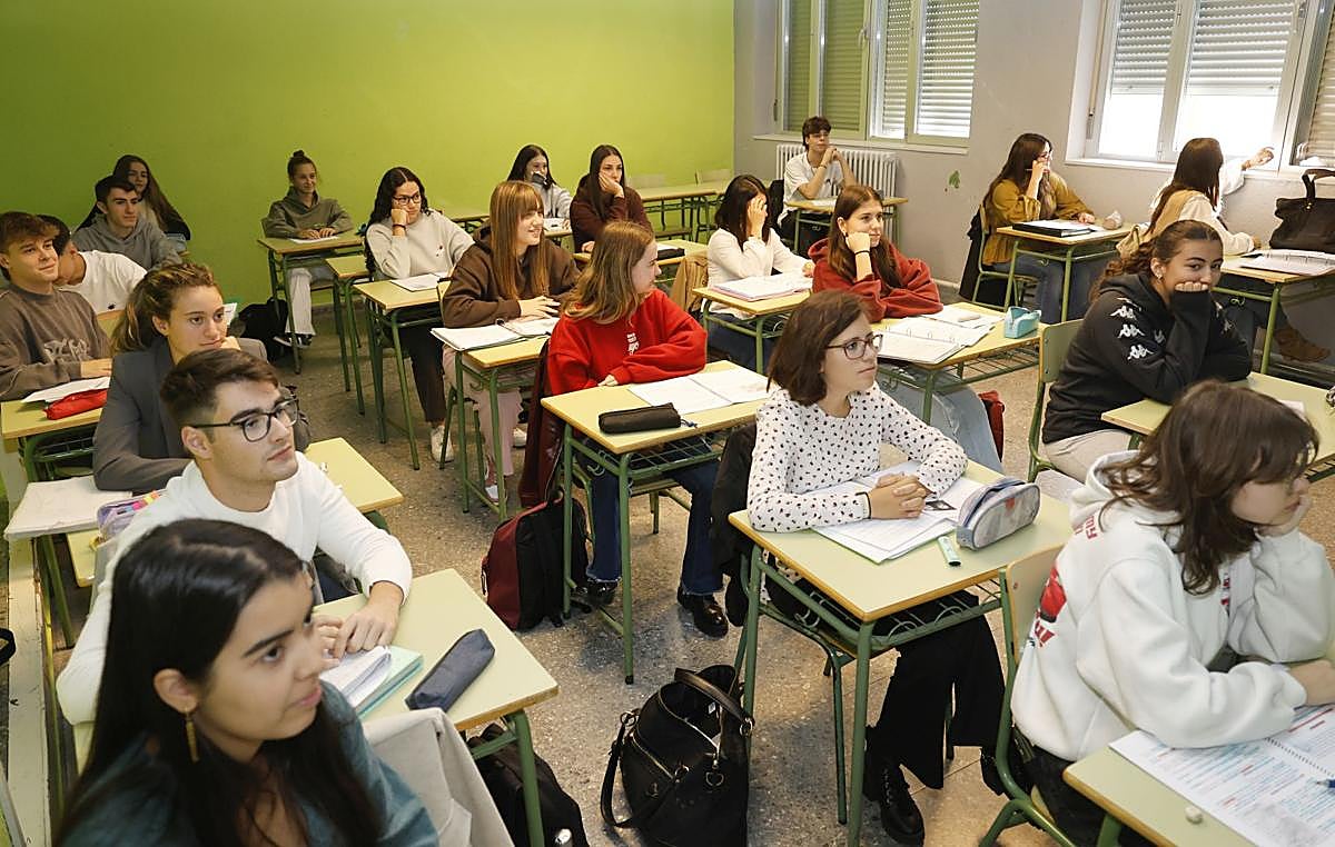 Clase de segundo de Bachillerato de Investigación en Humanidades en el Alonso Berruguete.