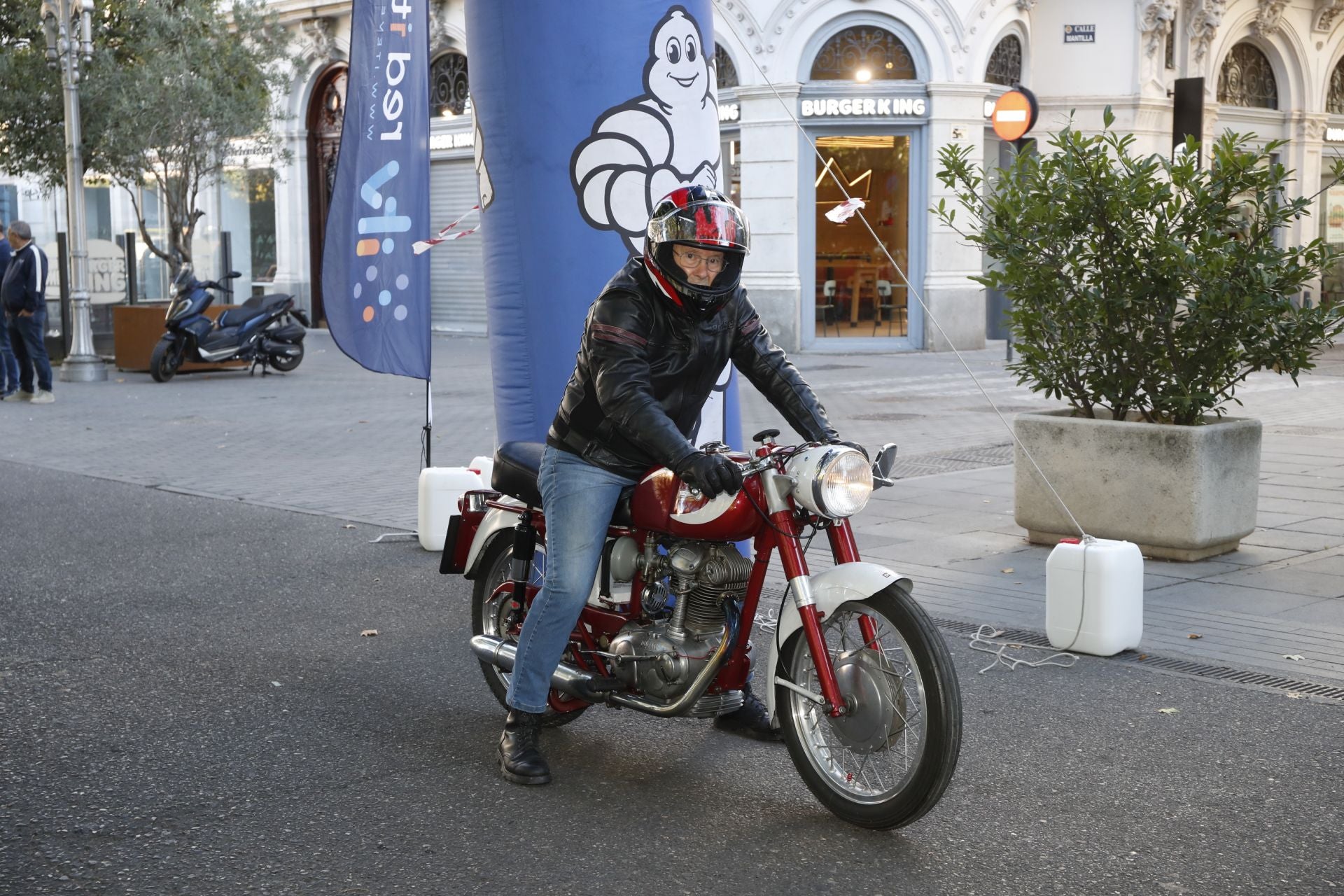 Búscate entre los participantes de Valladolid Motor Vintage (8/12)