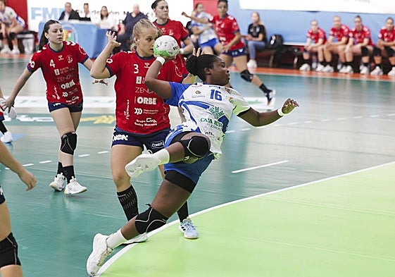 Imágenes de la derrota del Aula este domingo ante BM Porriño en Huerta del Rey