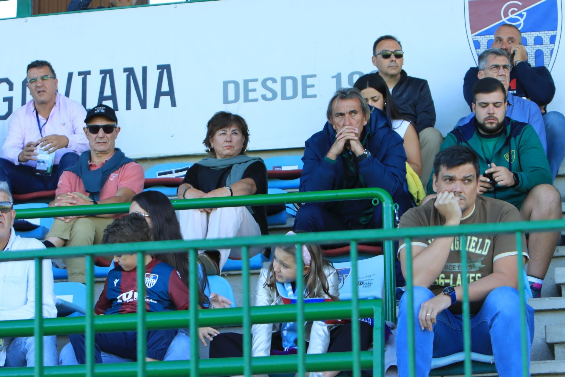 Búscate en las gradas de La Albuera durante el partido de la Segoviana