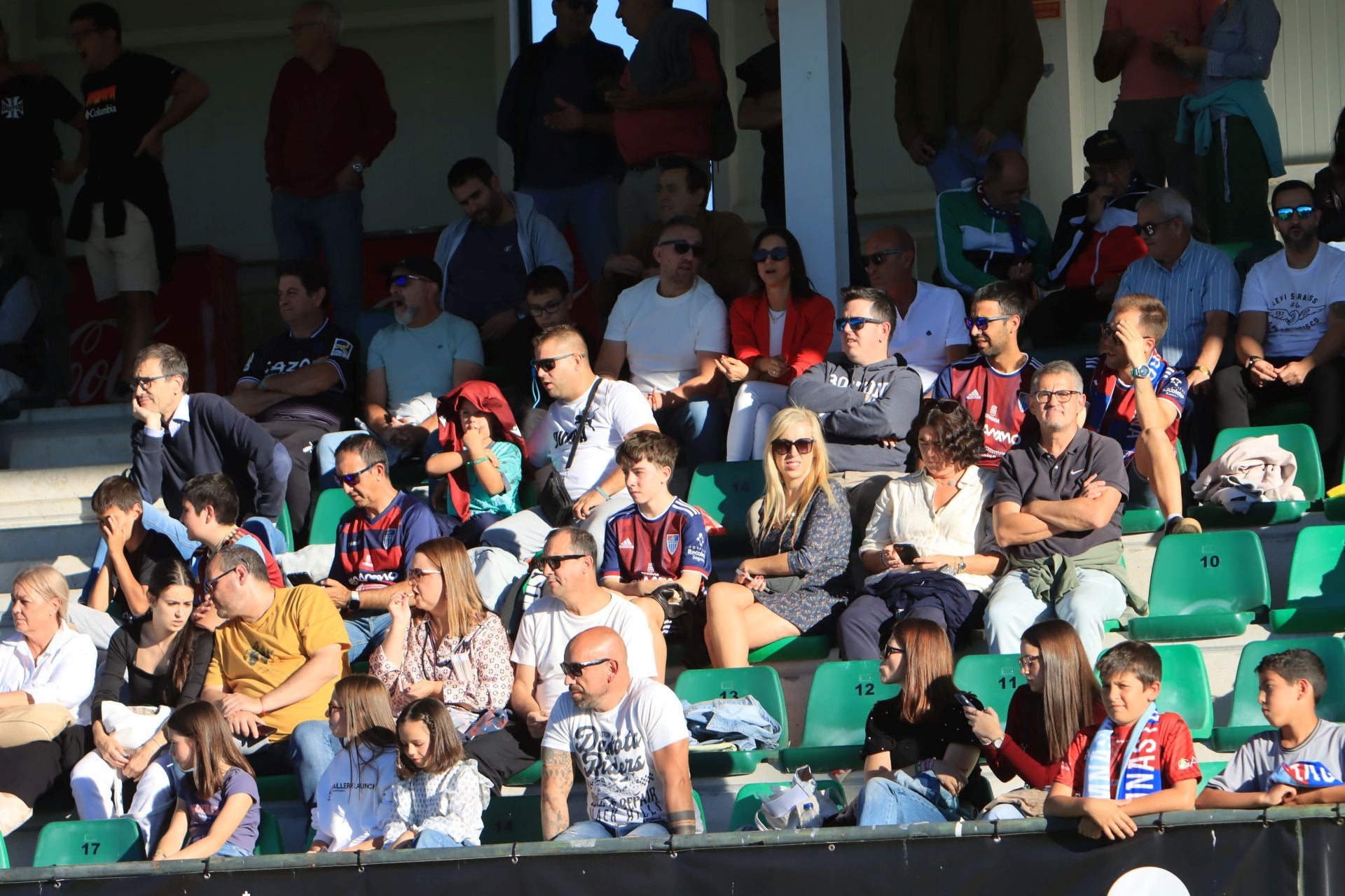 Búscate en las gradas de La Albuera durante el partido de la Segoviana