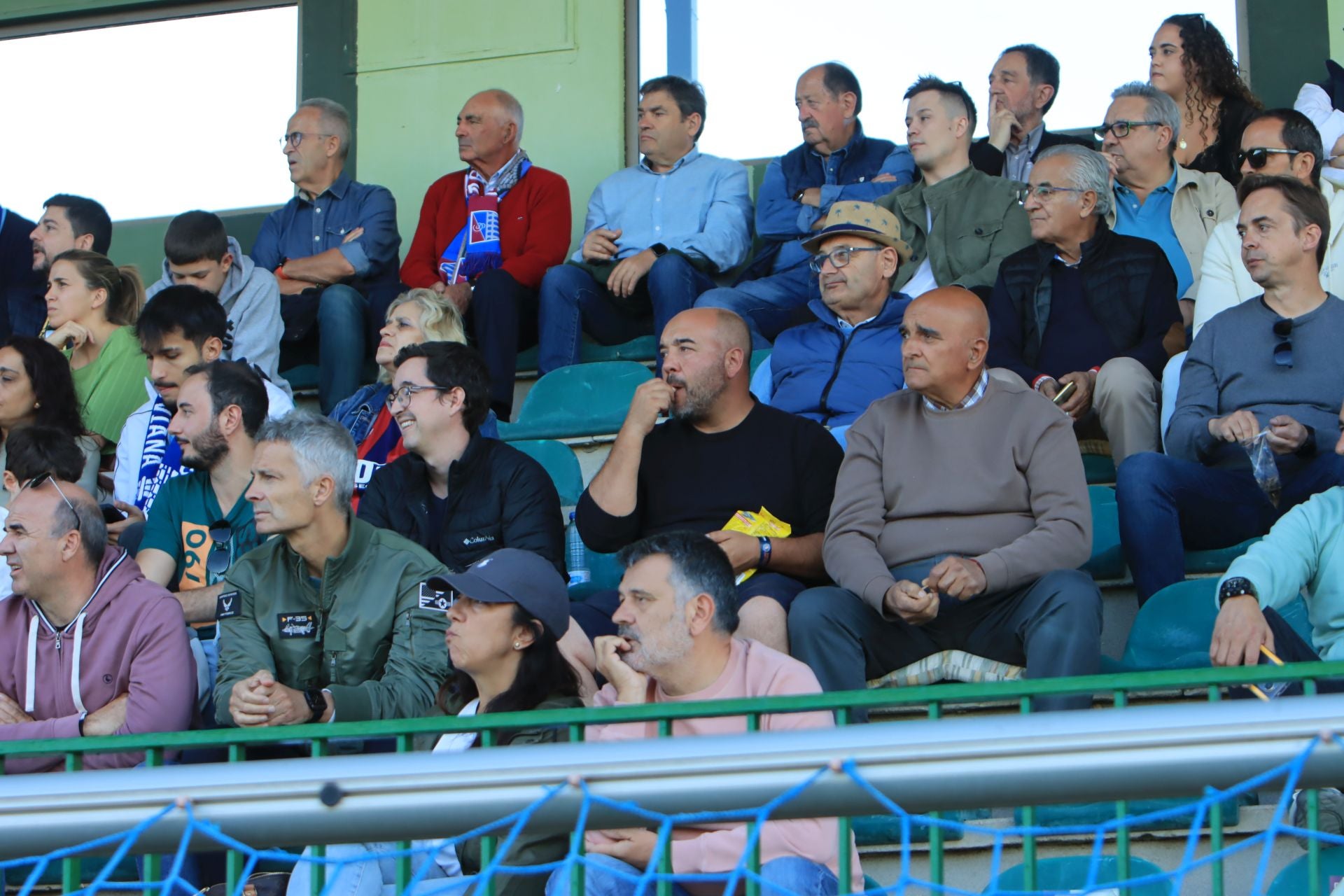 Búscate en las gradas de La Albuera durante el partido de la Segoviana