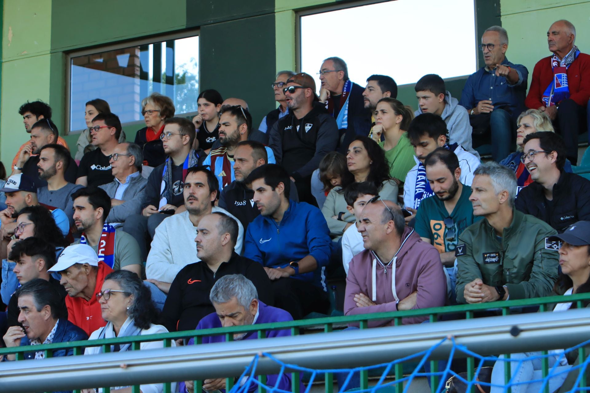 Búscate en las gradas de La Albuera durante el partido de la Segoviana