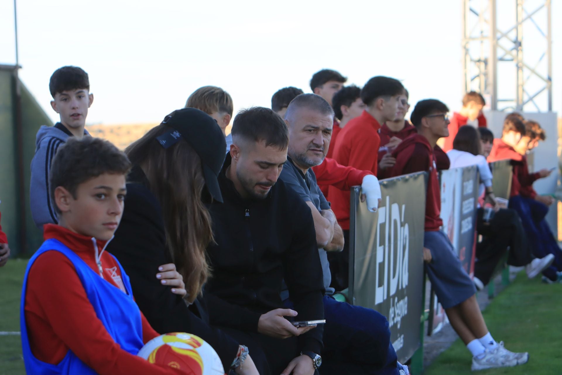 Búscate en las gradas de La Albuera durante el partido de la Segoviana