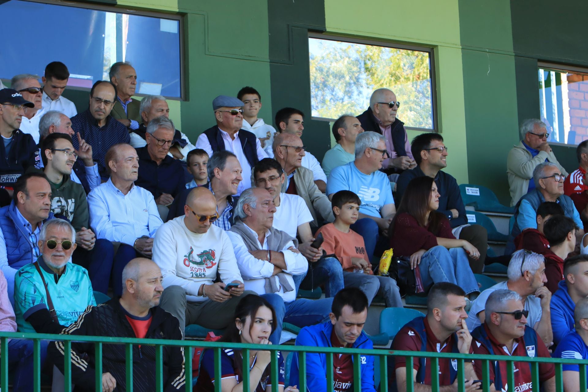 Búscate en las gradas de La Albuera durante el partido de la Segoviana