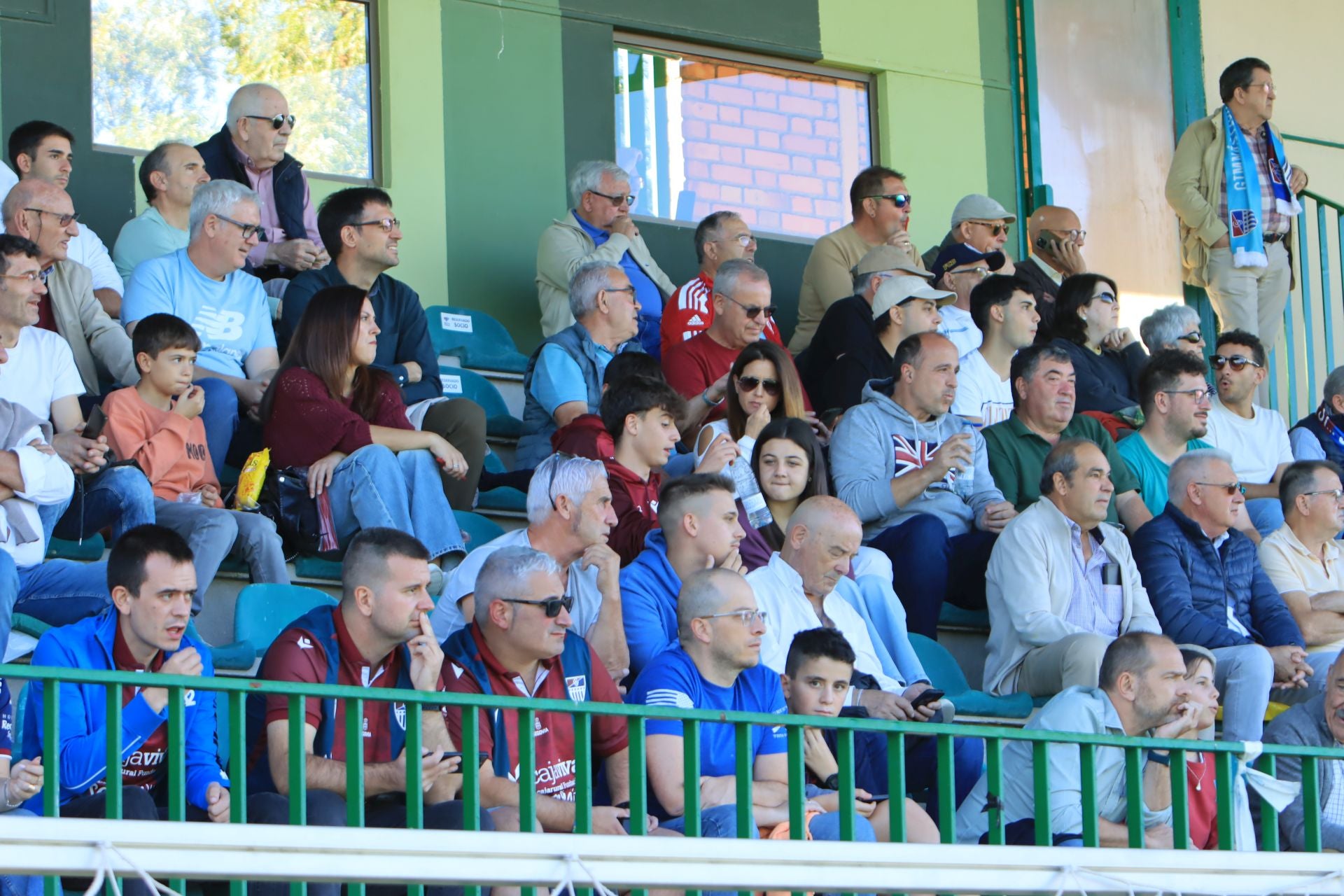 Búscate en las gradas de La Albuera durante el partido de la Segoviana